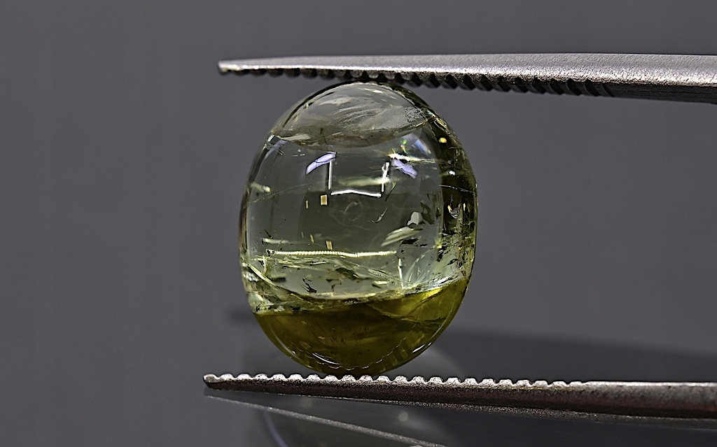 Turmalín kabošon ovál 11x8,8 mm