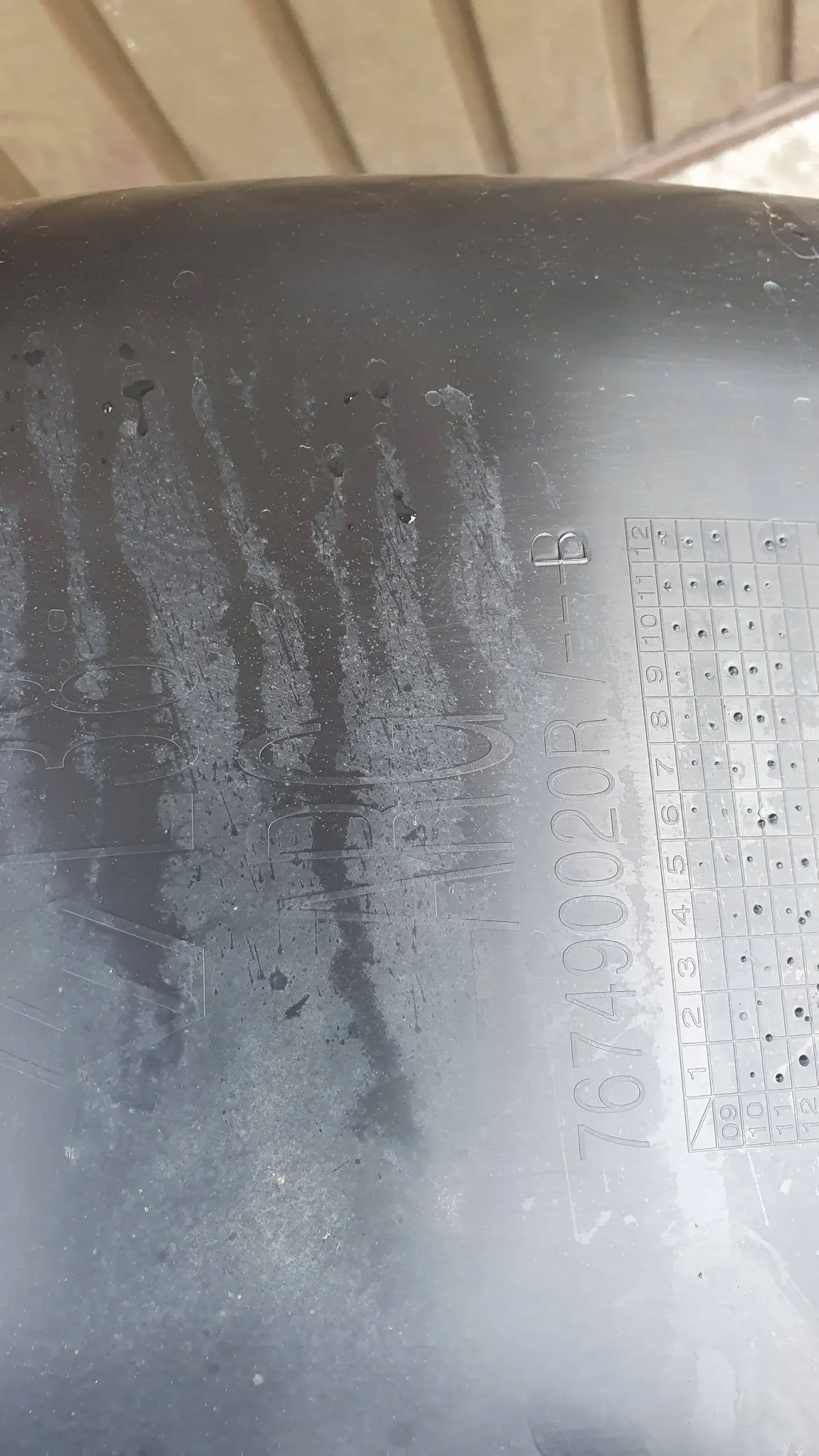 Renault Fluence Lift 12- mudguard left rear. rear part