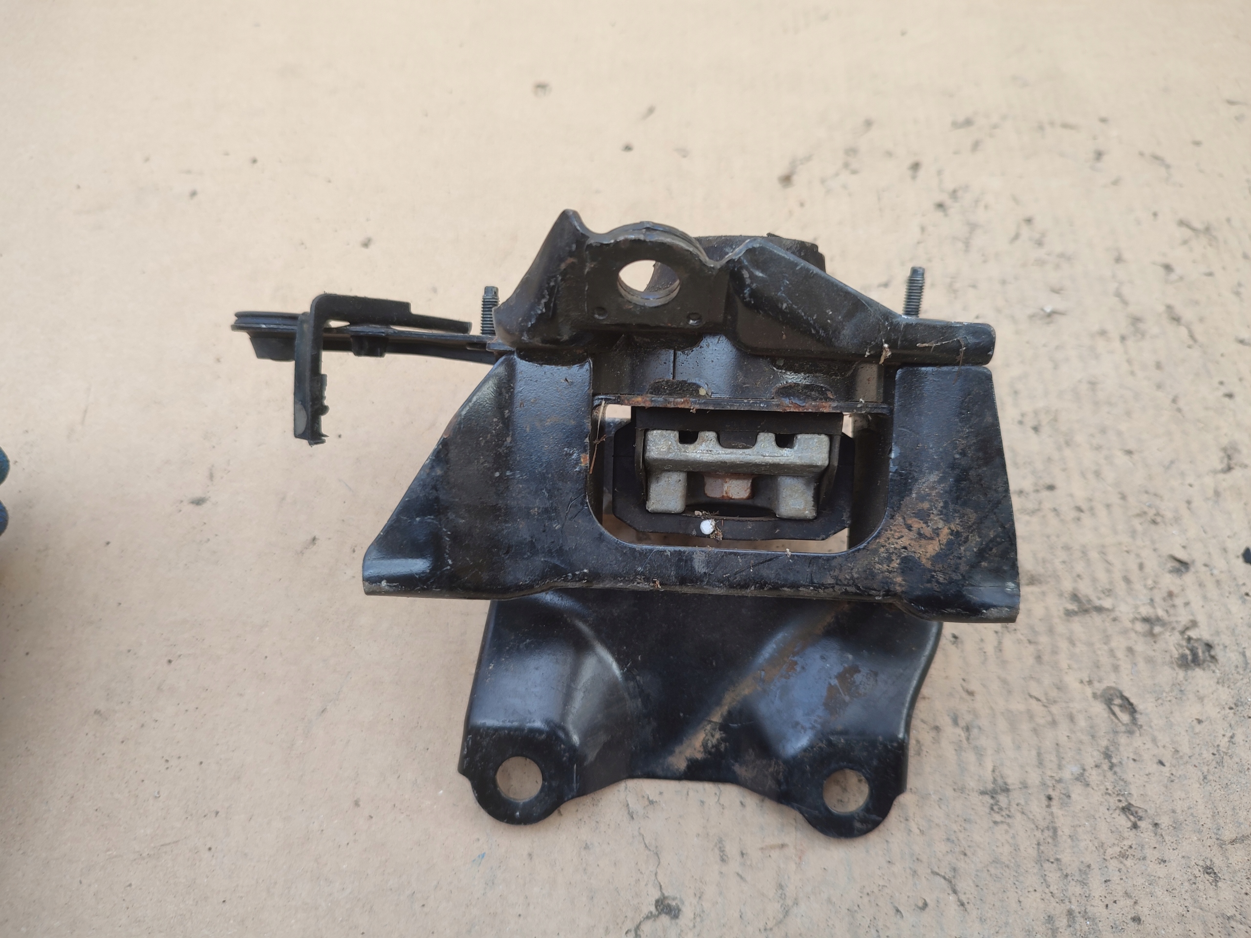 holder engine mount HYBRYDA TOYOTA YARIS IV 1.5 U7