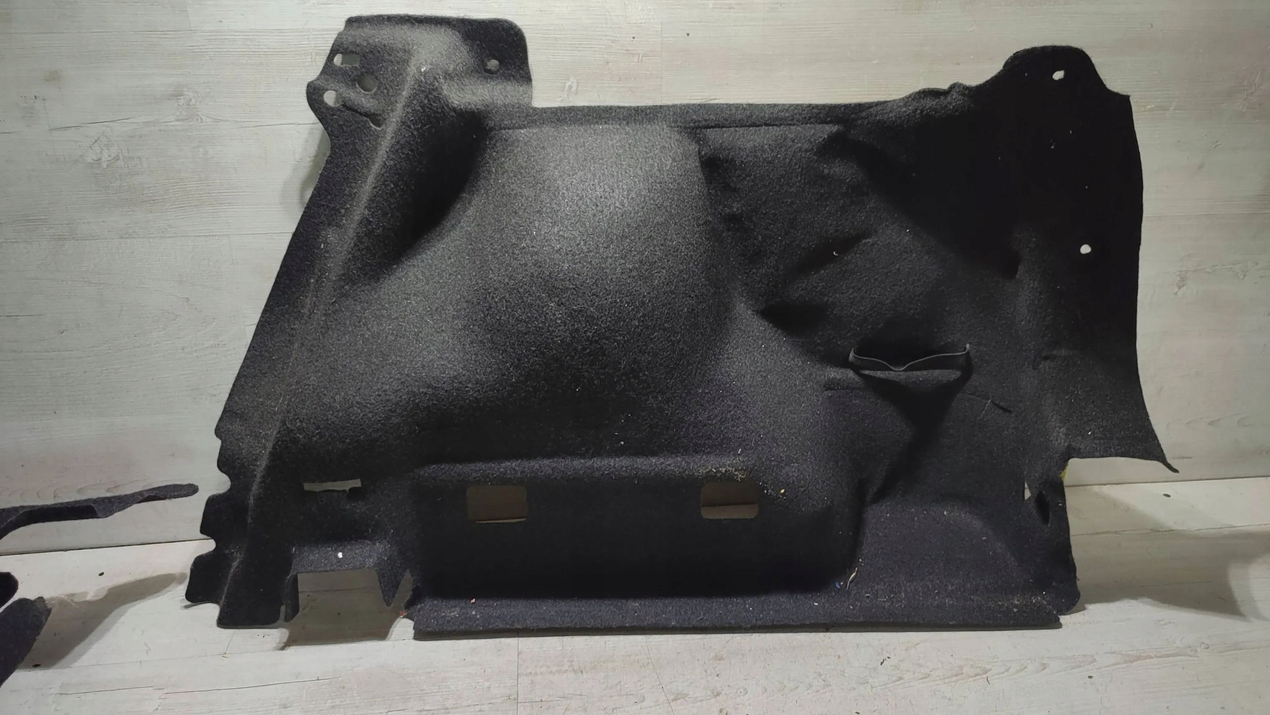 Nissan Qashqai 16r 1.5dci rear part side right boot upholstery