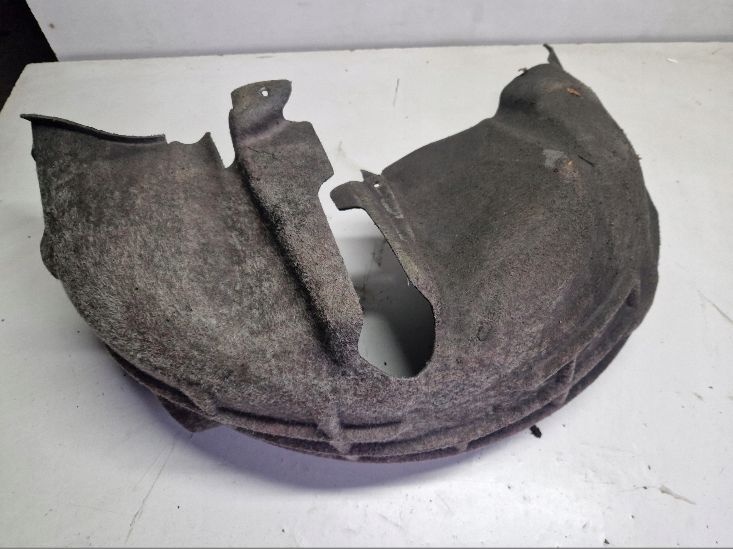 AUDI A6 C6 sedan mudguard right rear part rear. 4F0810172