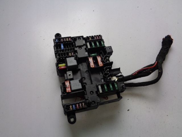 SKRZYNKA BEZPIECZNIKÓW MERCEDES CLA X118 2019-