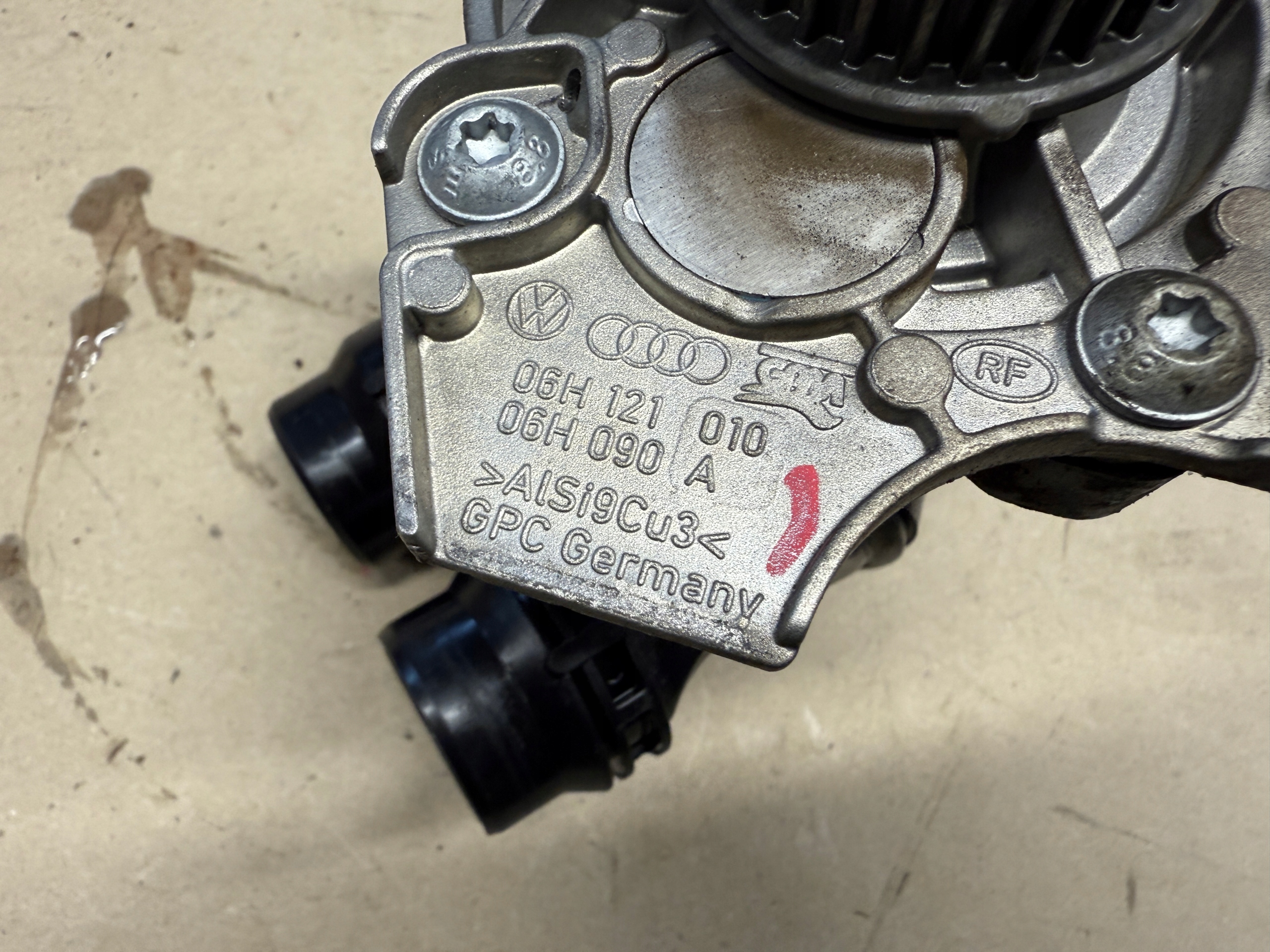 VW PASSAT B6 1.8 TSI water pump 06H121010