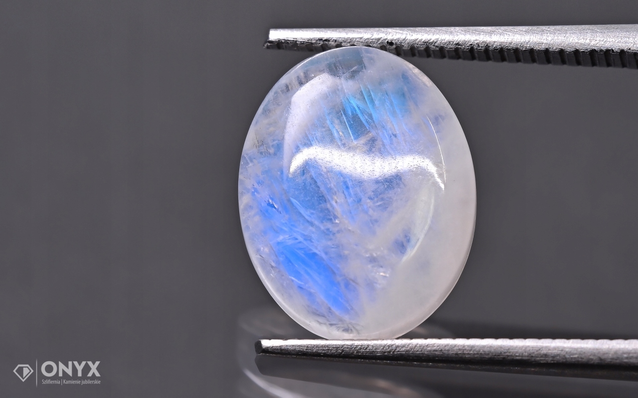 Měsíční kámen konvexní mělký ovál 12x10 mm