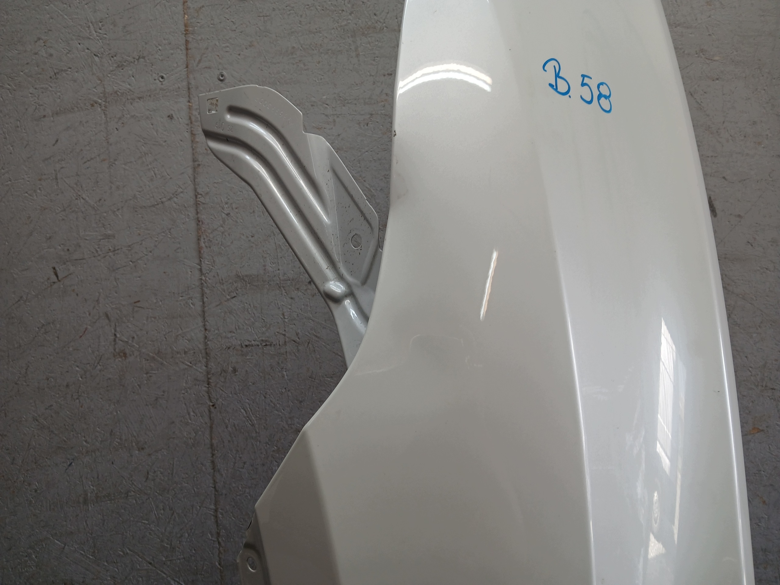 fender front left TESLA Y LIFT JUNIPER