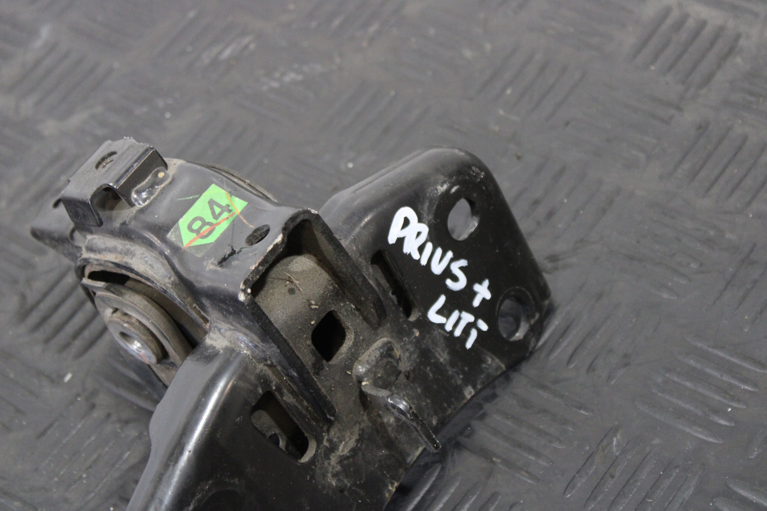 holder engine mount TOYOTA PRIUS + plus LIFT