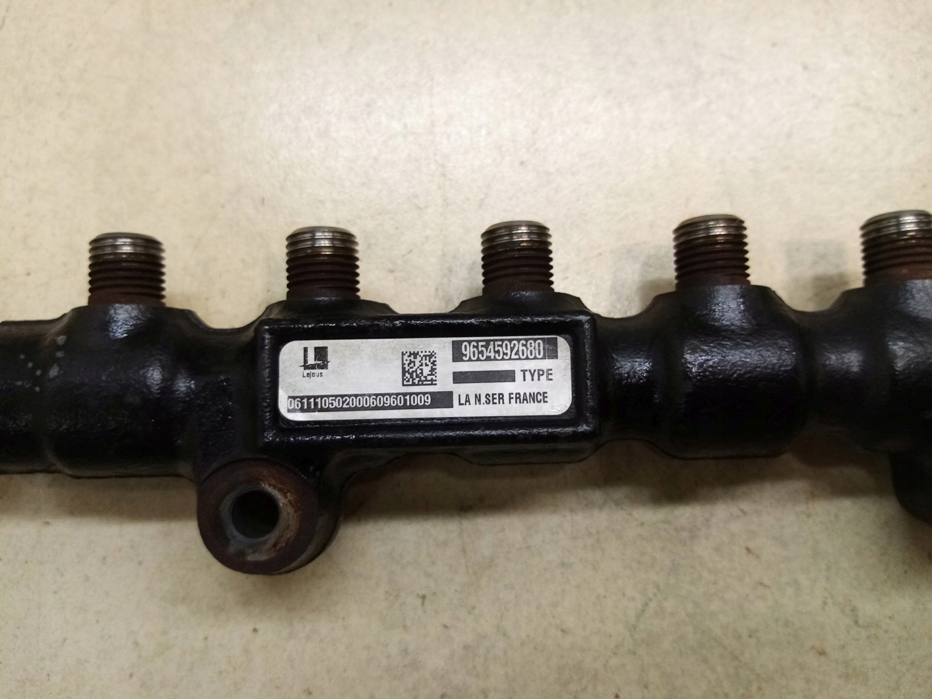 Rampe injection MAZDA 3 1.6 TDCI 9654592680