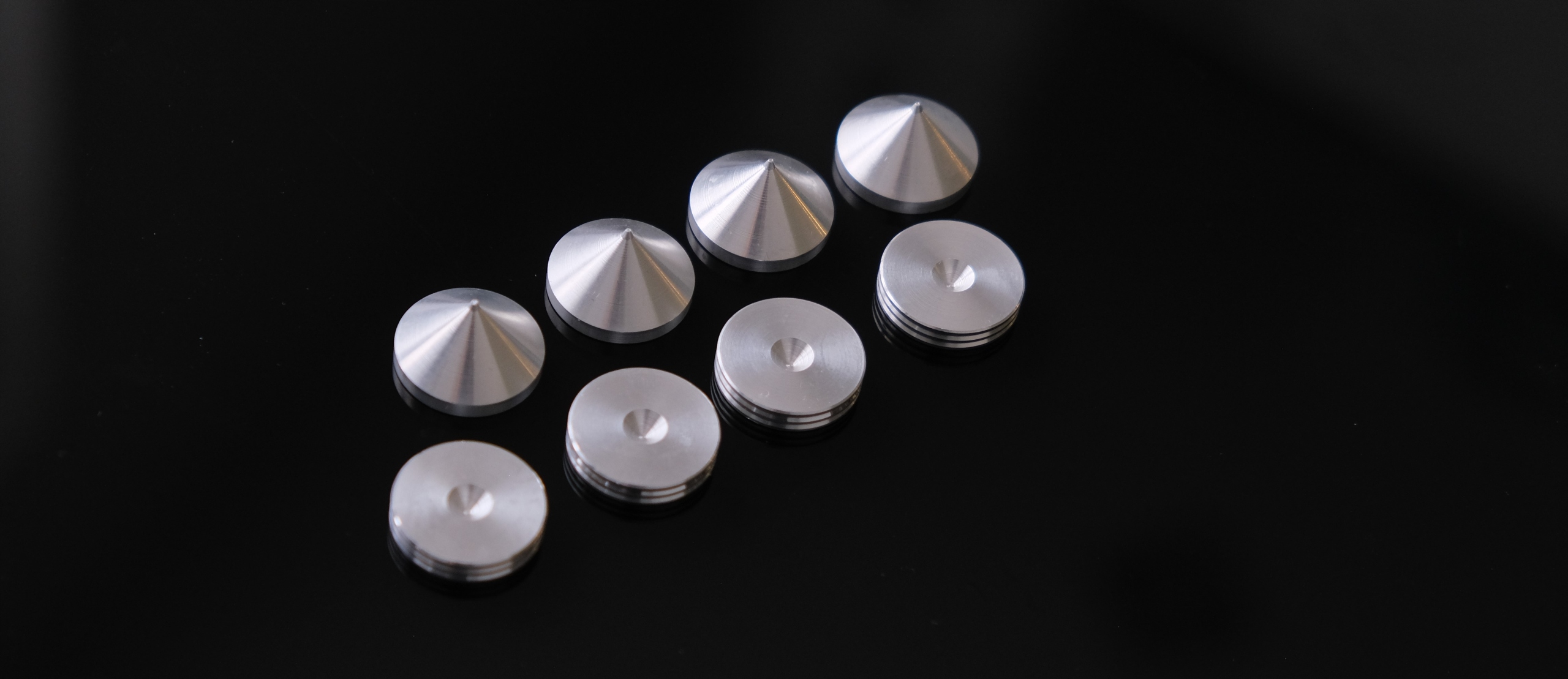 Podkładka pod kolec głośnikowy podstawka aluminiowa srebrna P5 8szt. Marka Cross-Tech