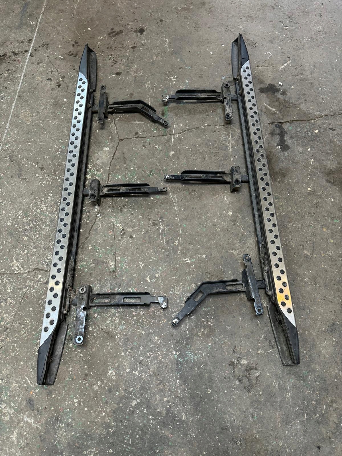 PRÓG STOPIEŃ PROGU LEWY PRAWY CHROM LISTWA TOYOTA C-HR CHR 2016-2023 W-WA