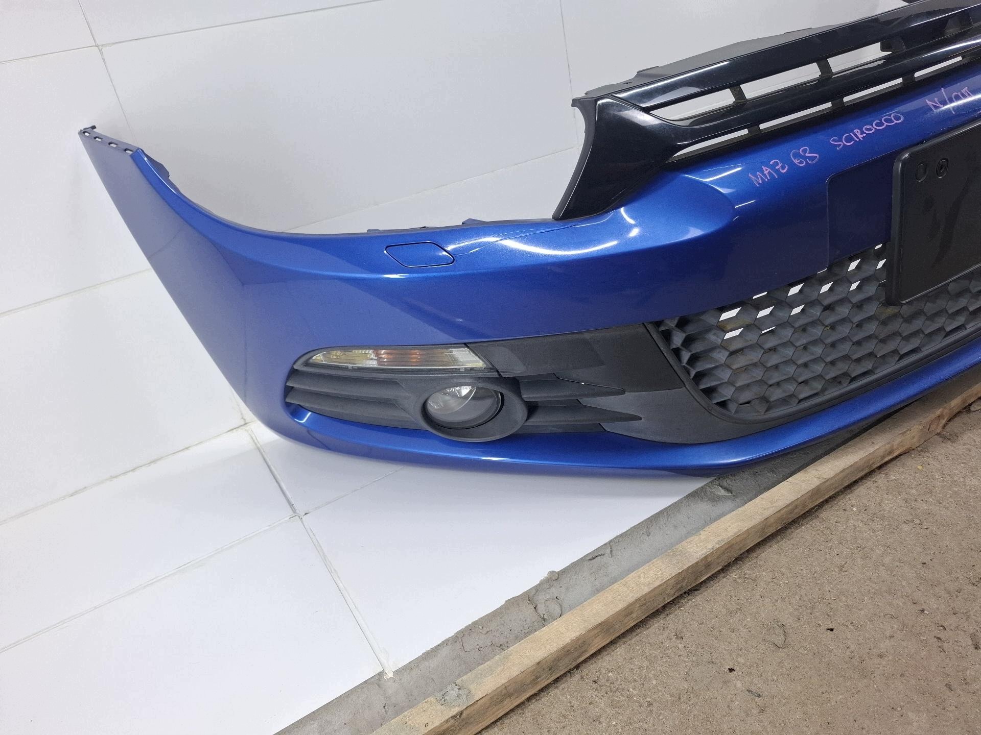 nárazník předek Volkswagen Scirocco 3 2009 1K8807221C