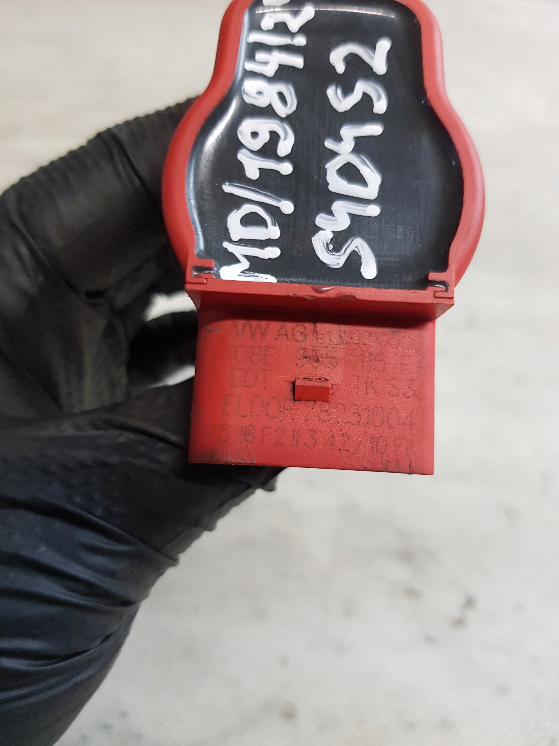 AUDI A4 B6 2.0B coil ignition 06E905115E