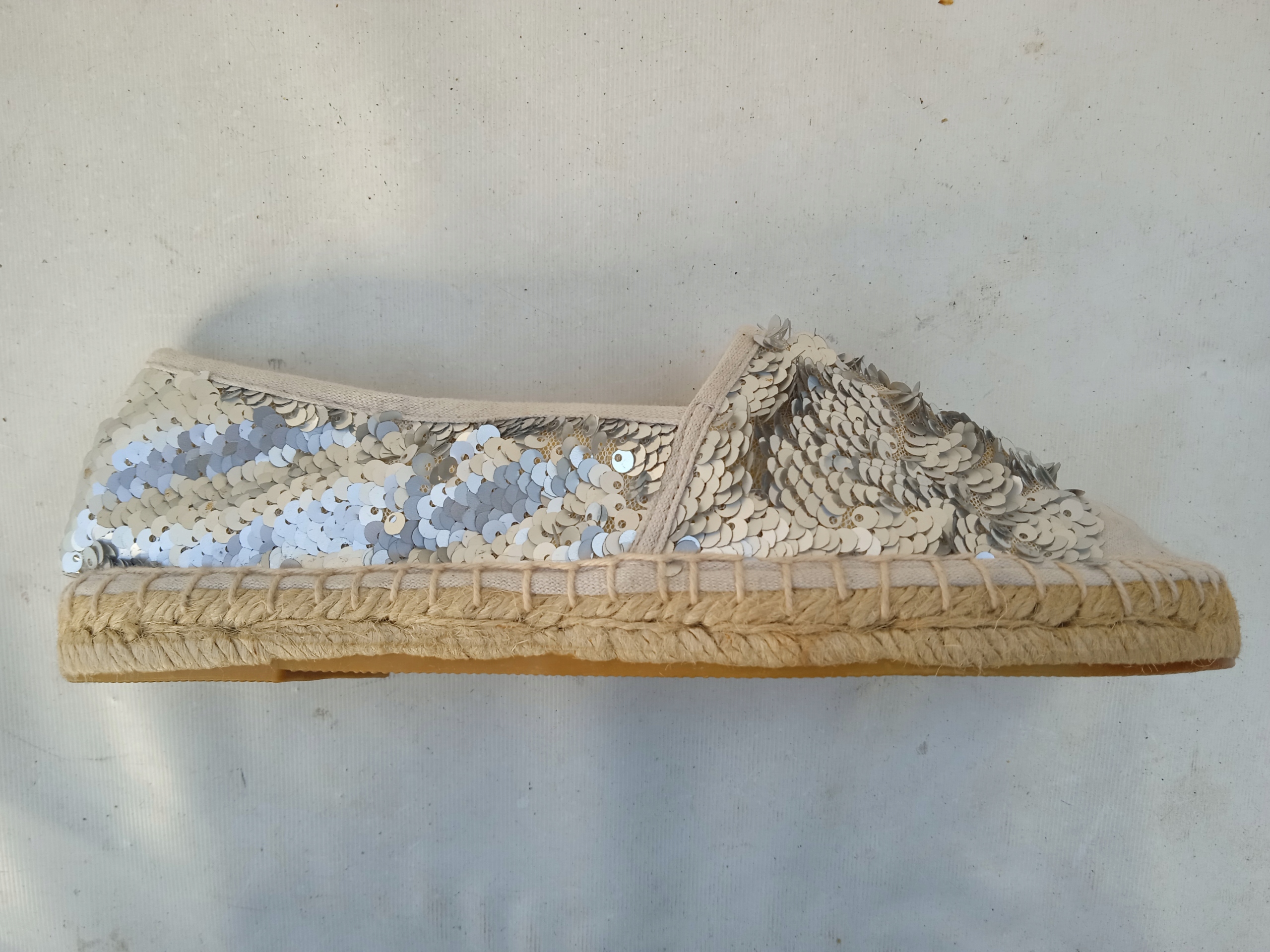 36 ATMOSPHERE SREBRNE ESPADRYLE Z CEKINAMI WSUWKI DAMSKIE Kod producenta 145477