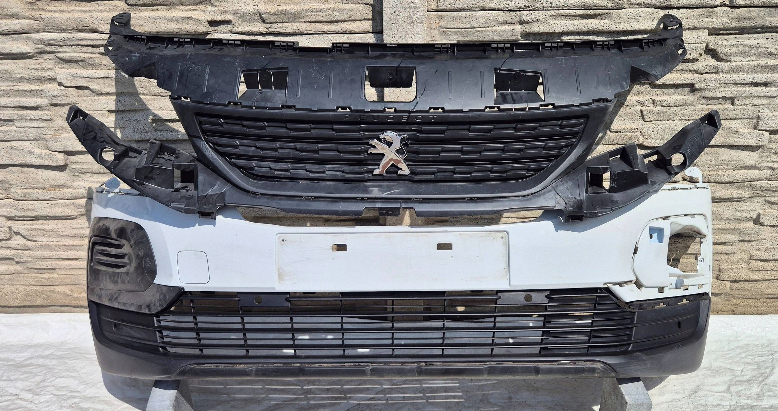 PEUGEOT RIFTER 18-23 zderzak przód pdc + grill ORG