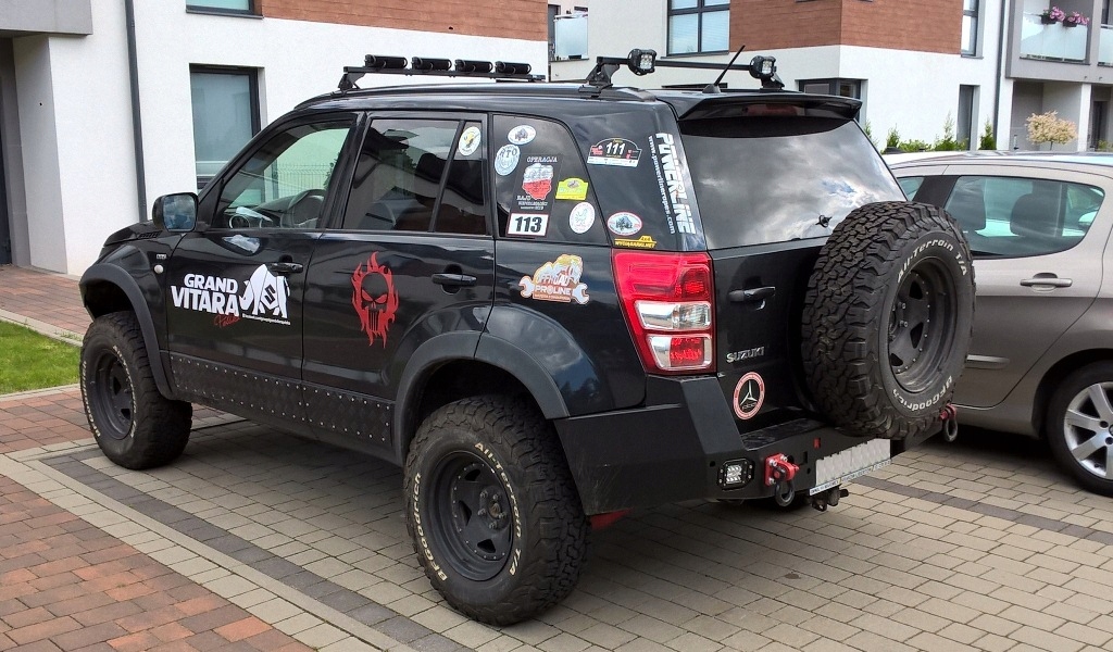 Suzuki Grand Vitara 2 5d zderzak stalowy tył tylny