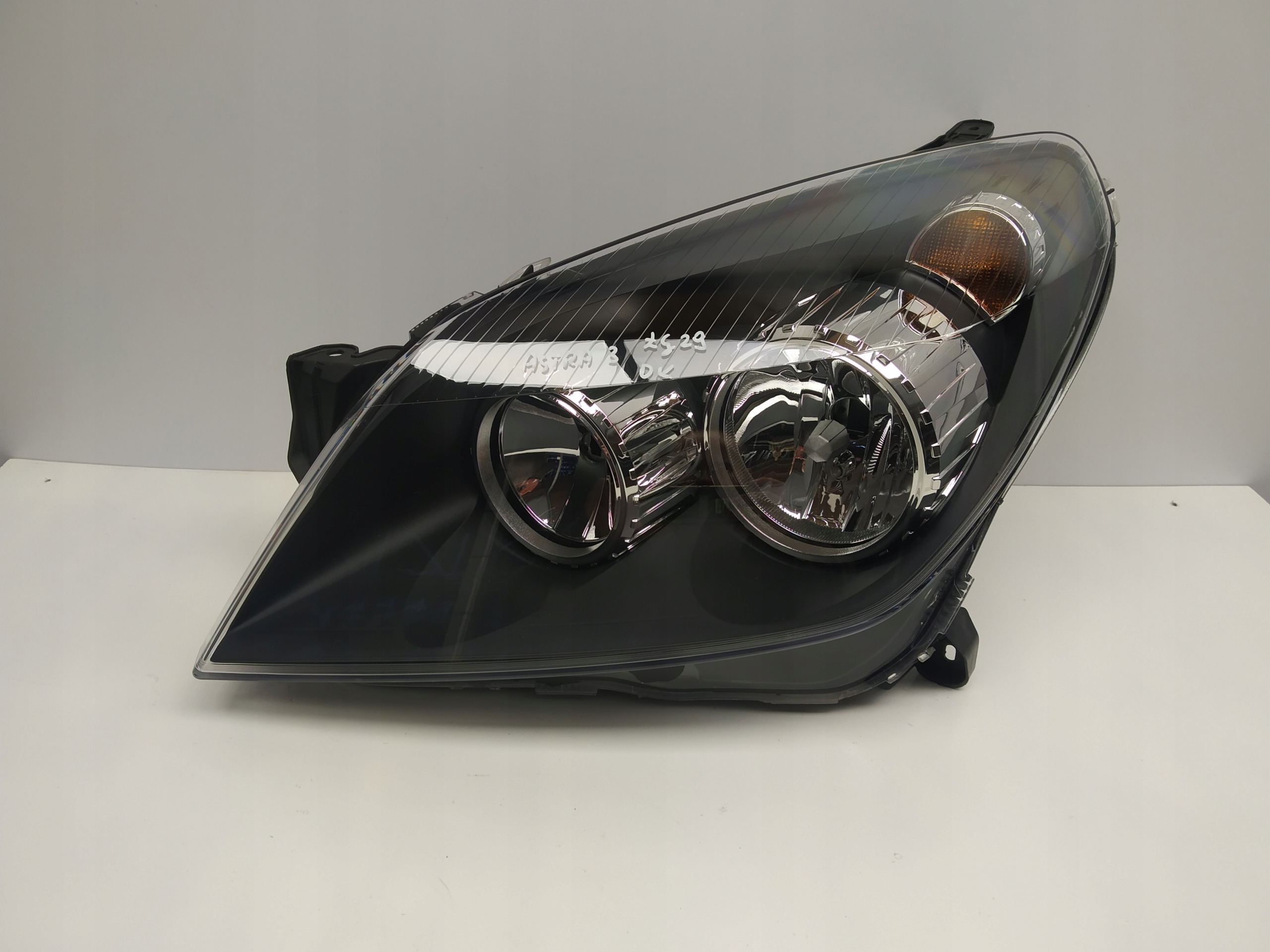 04- Opel Astra III H reflektor light front left original before lift Hella
