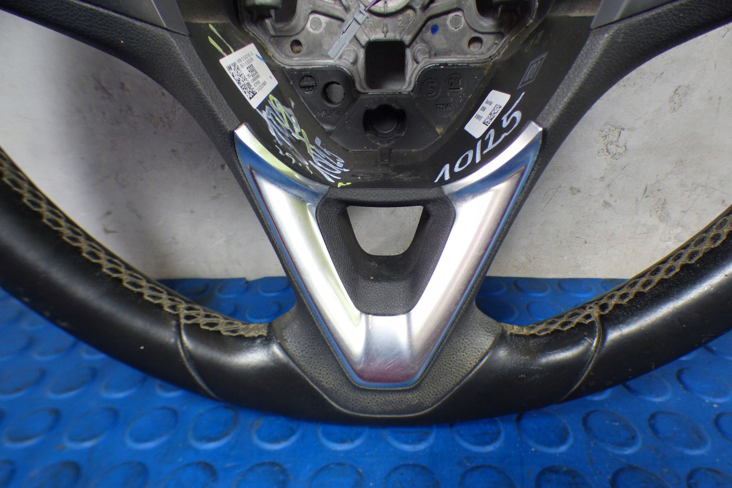 volant cuir 3903599 Opel Corsa E