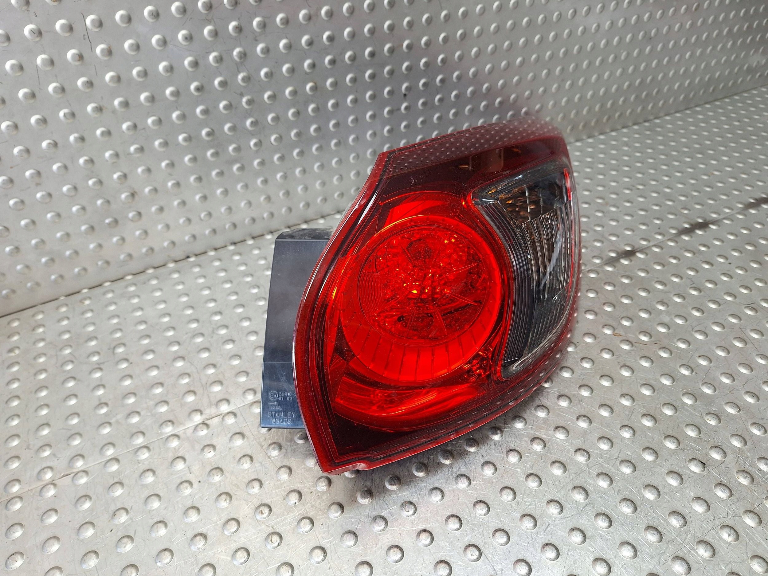 light rear part right MAZDA CX5 and 12-14 STANLEY W0429