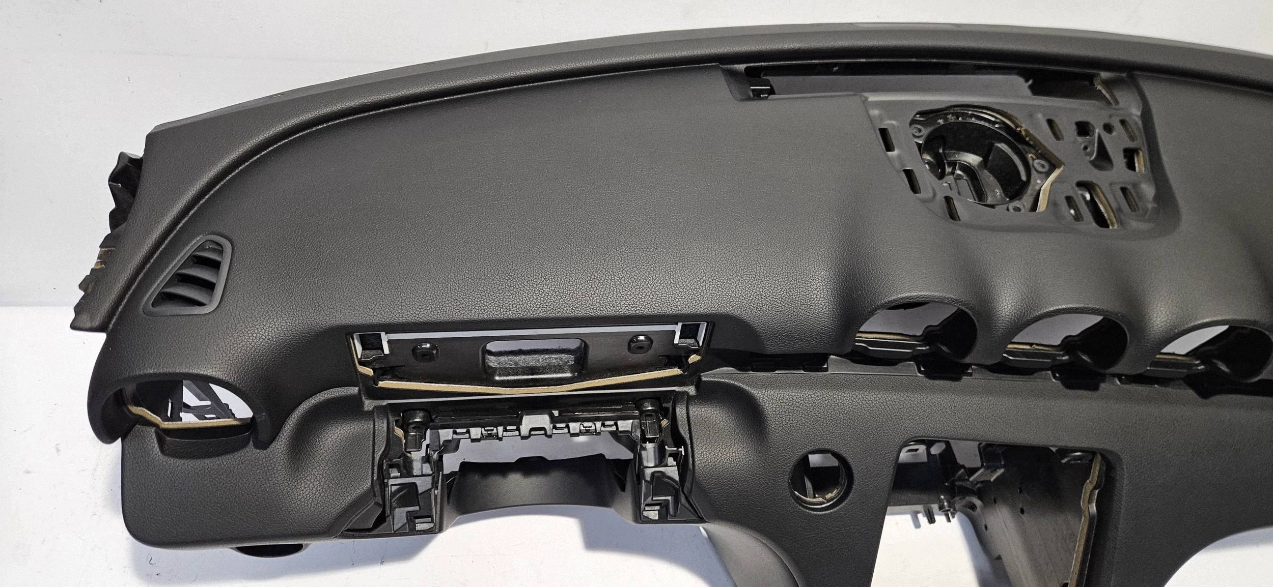 dashboard instrument panel front Mercedes-Benz C W206