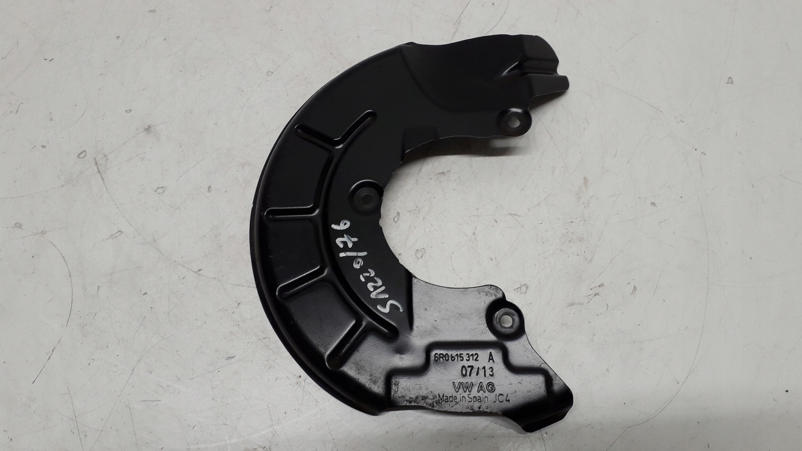 VW SKODA AUDI OSŁONA TARCZY PRZÓD PRAWA 6R0615312A