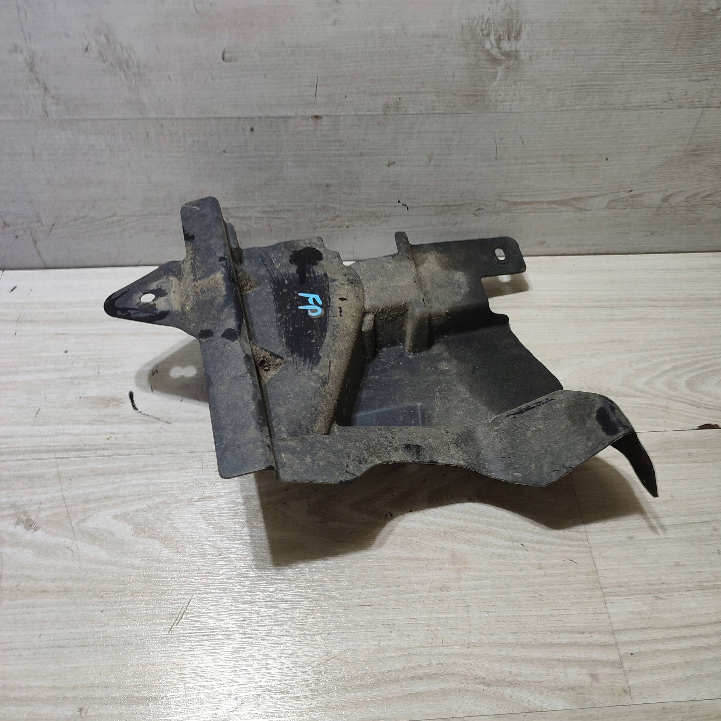 cover front chassis front right Jaguar F-Pace HK8316A262AB