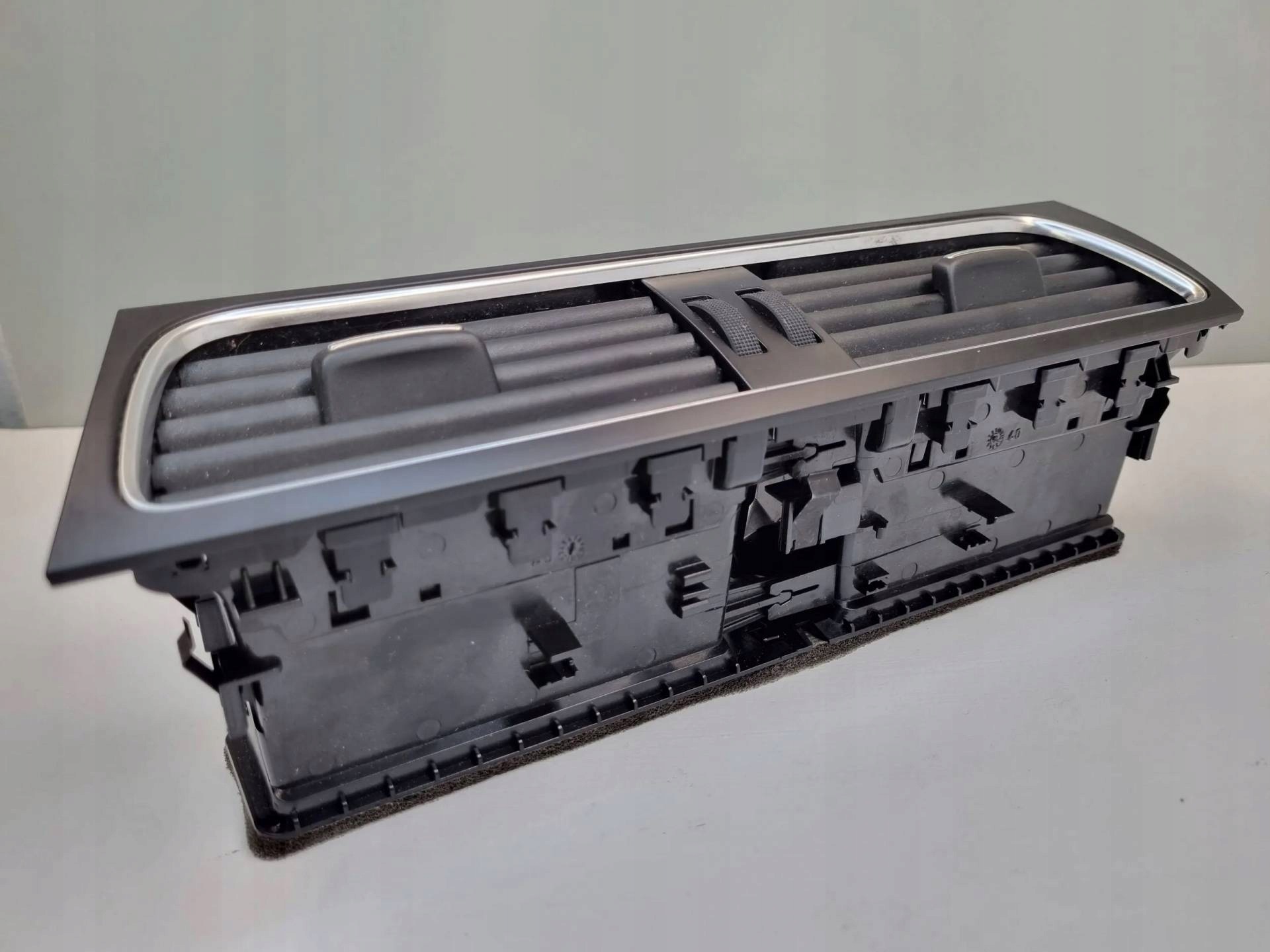 grid air conditioning devices central Audi A5 8T 2008 8T2820951B