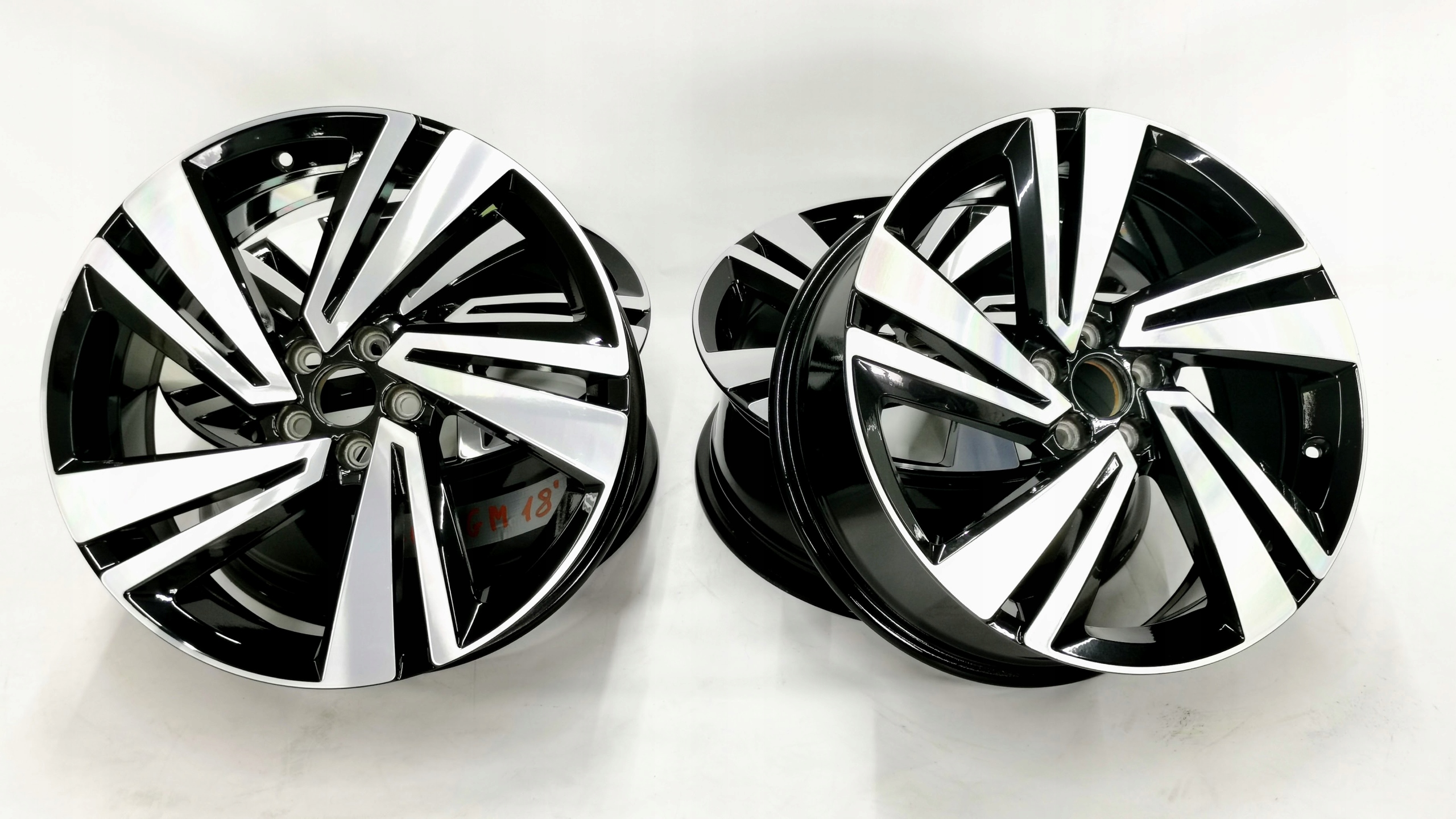 ALUFELGI 18' VW T-CROSS 7x18 ET39 2GM601025H KPL Wzór pięcioramienne