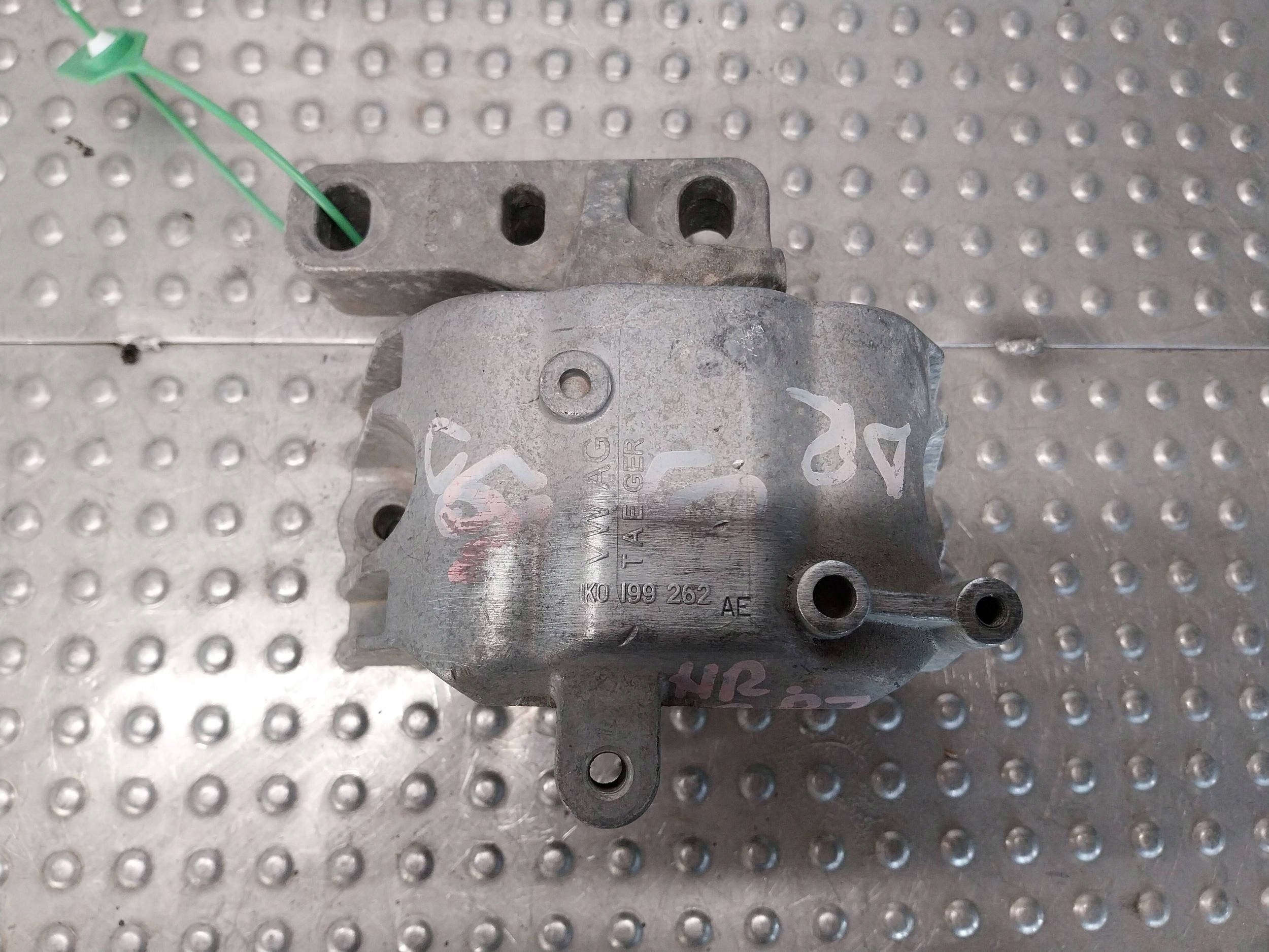holder engine mount 1K0199262AE VW CADDY III YETI GOLF V A3 8P 1.9 TDI