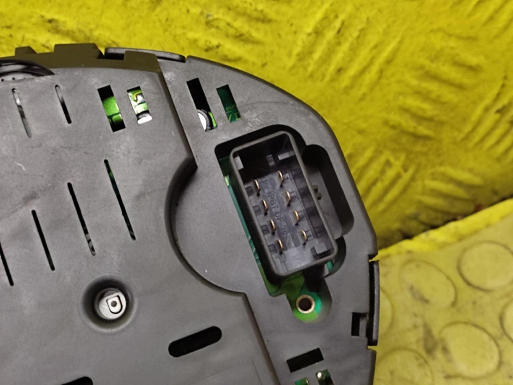 VW POLO IV dials 6Q0920820E