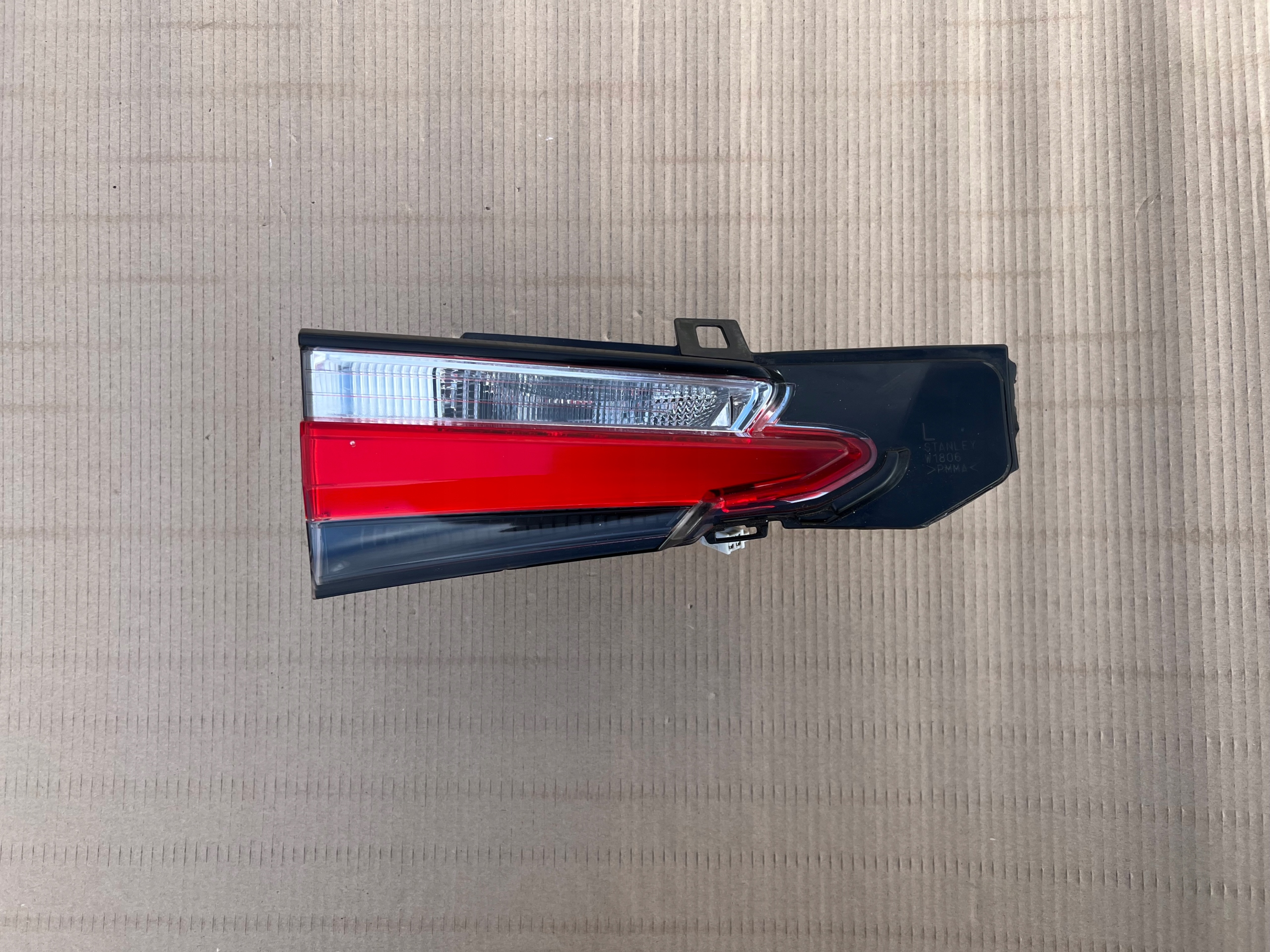 lexus NX NX300 фонарь левый в крышке