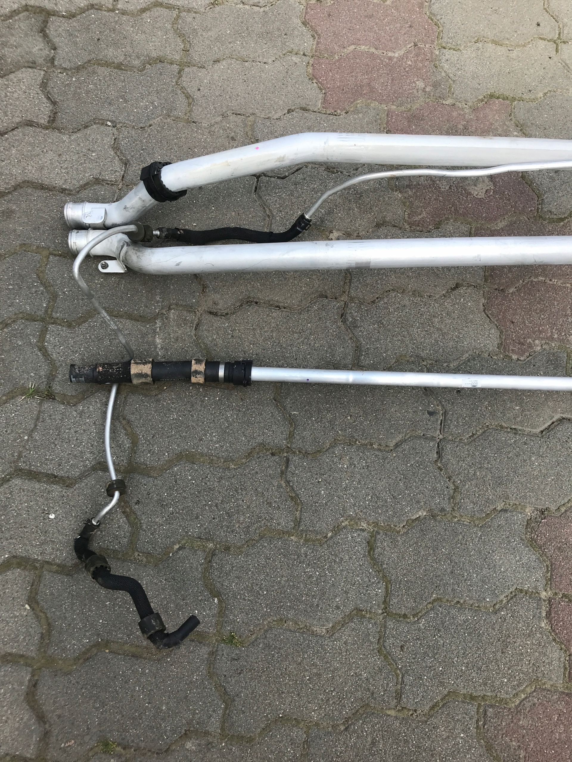 AUDI R8 5.2 cijev prijenos vode CIECZY 4S0819270D