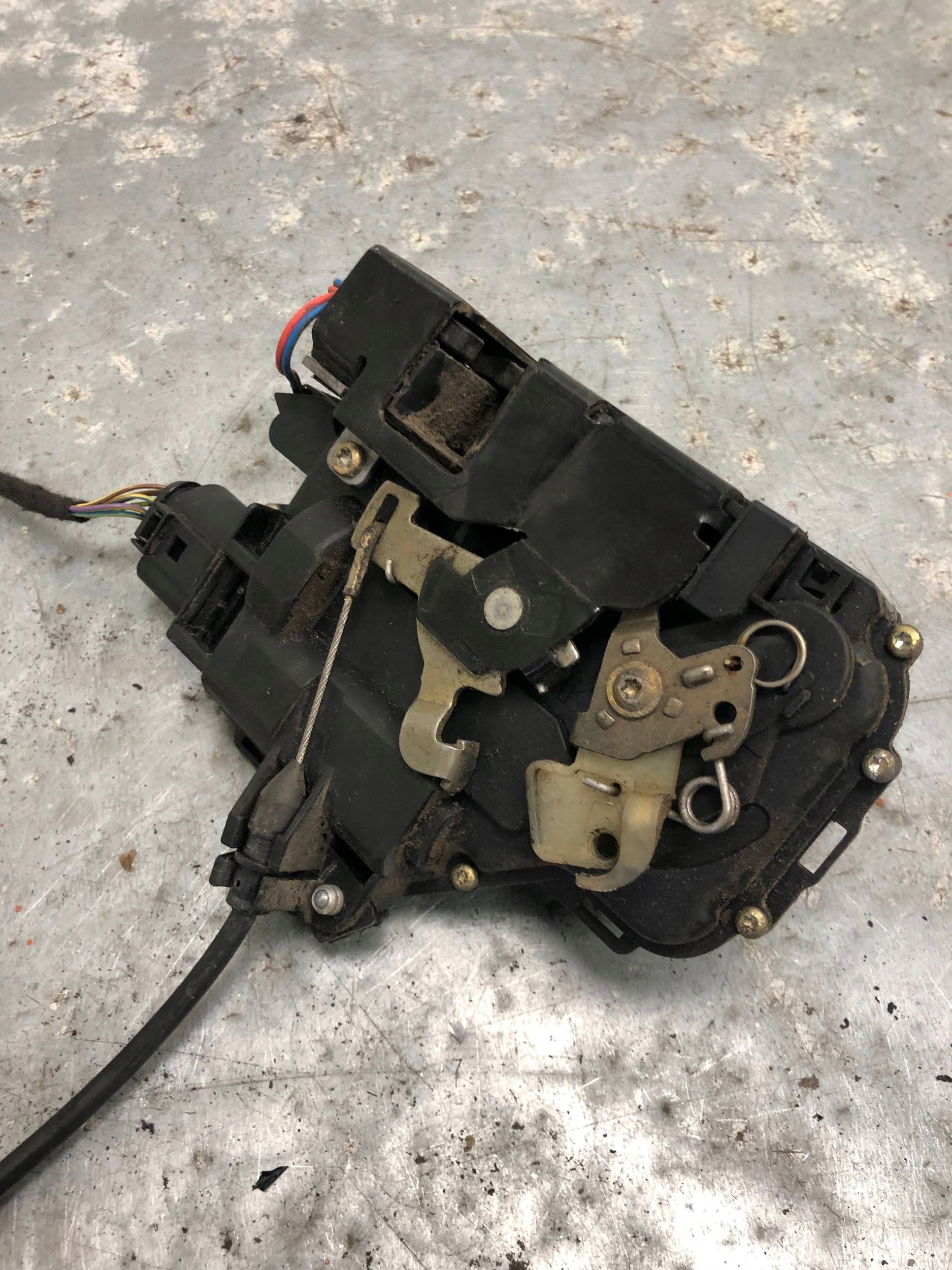 lock door left front VW NEW BEETLE 3B1837015AM