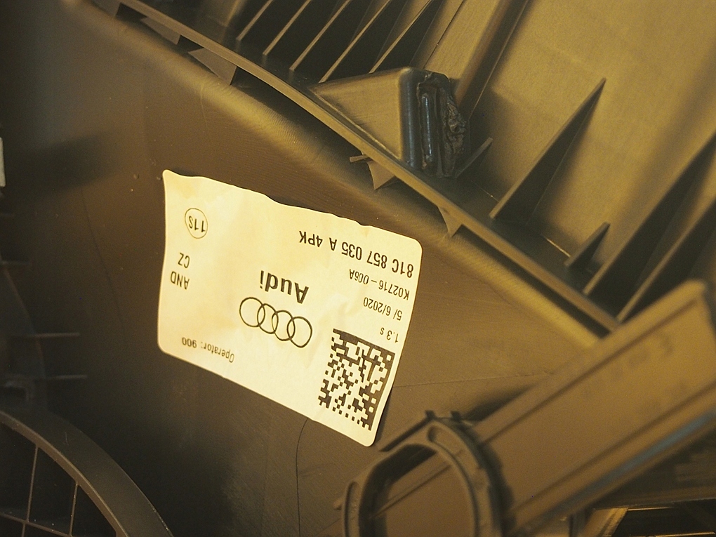 Audi Q2 81A 32KM англия бардачок пассажира 81c857035a