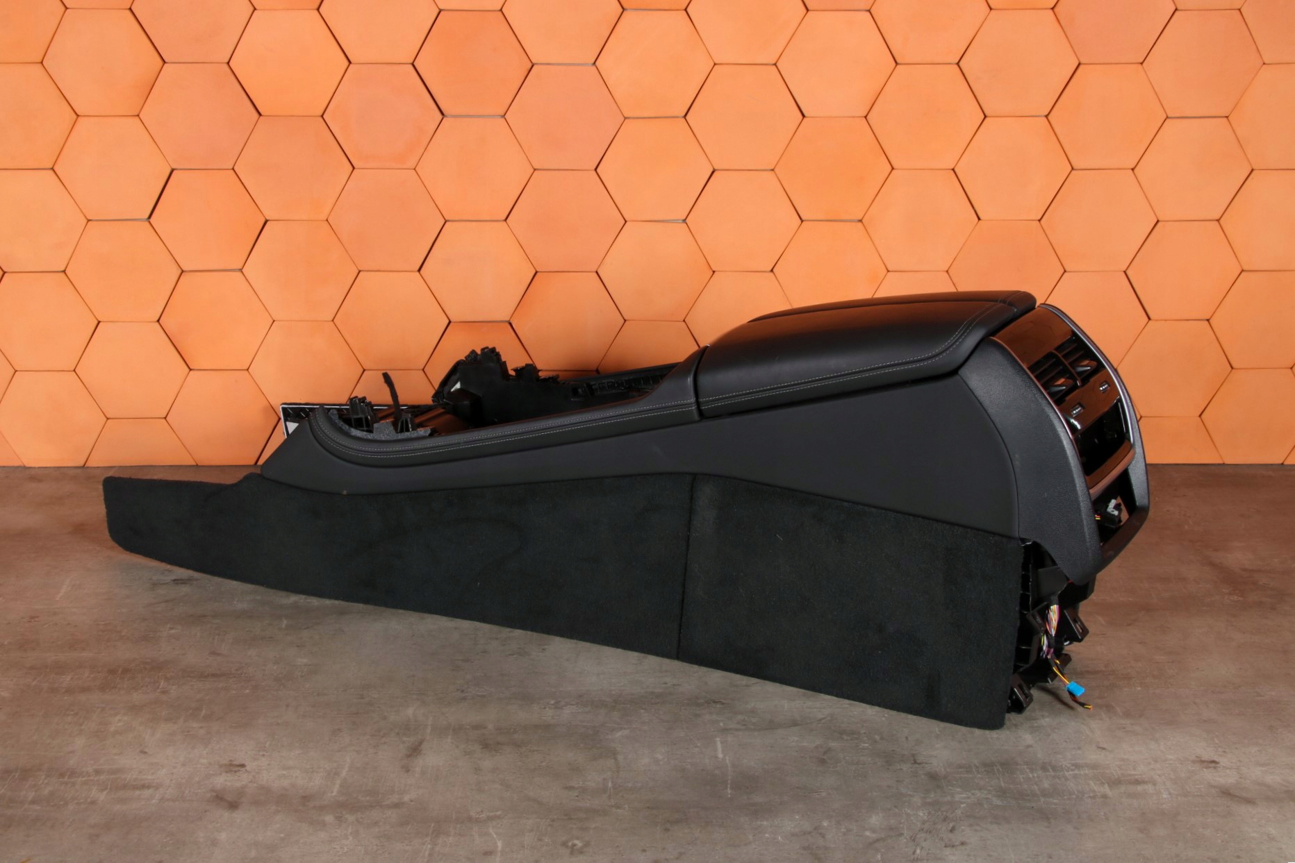BMW X7 G07 TUNEL central console armrest PODGRZEWANY leather