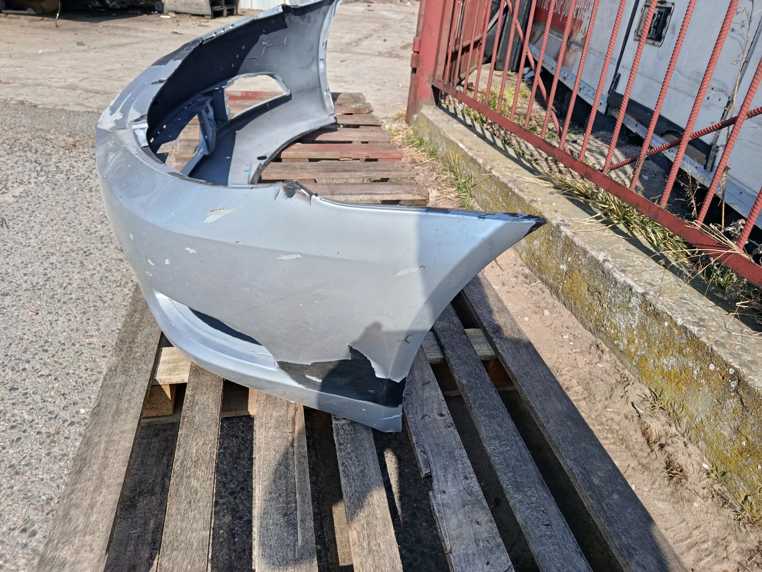 bumper front skoda octavia 2 lift 9156 la7w defekcik