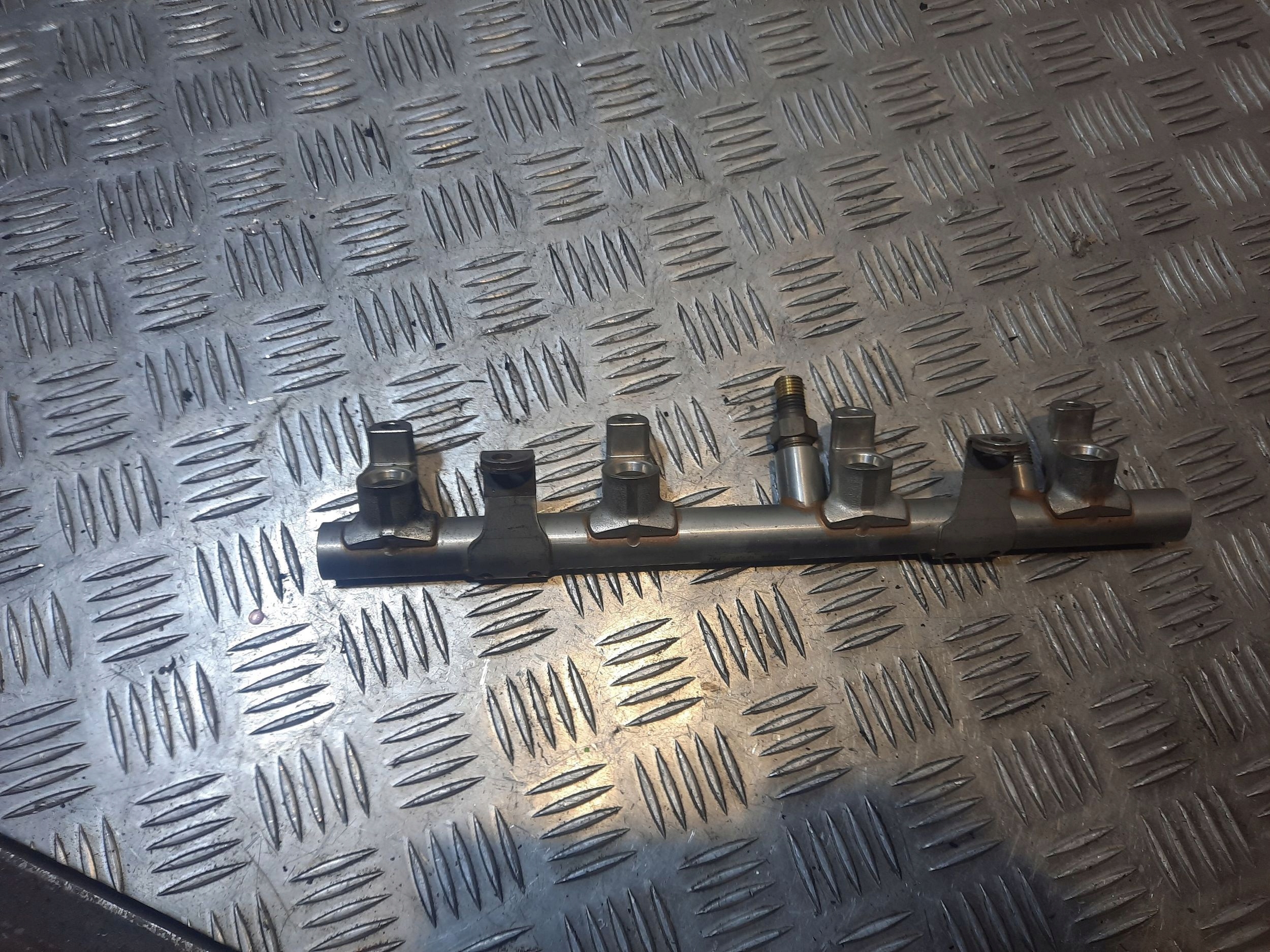 Audi S5 079133315E Przód Rozdzielacz paliwa