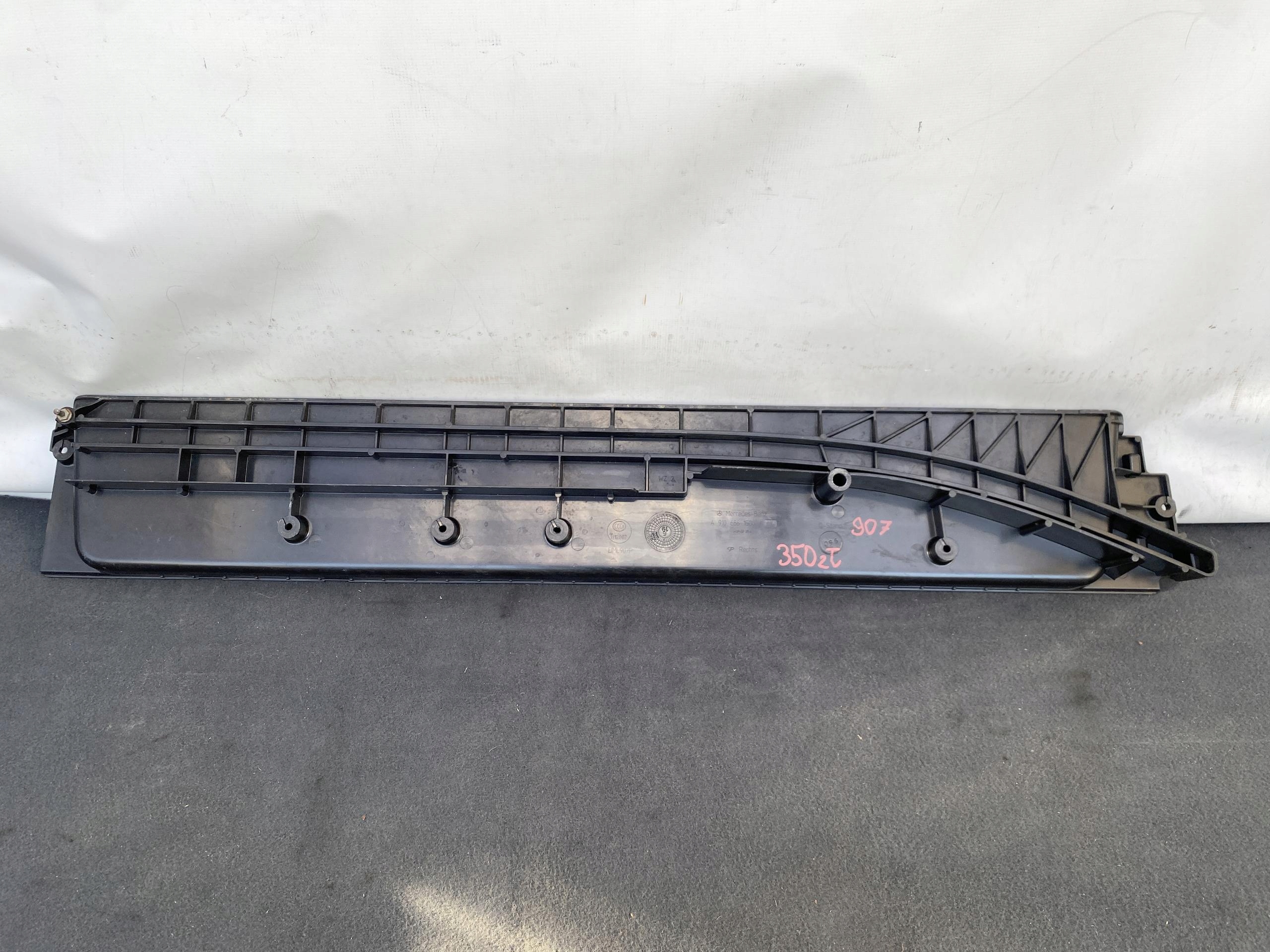 SPRINTER 907 910 17- STOPIEN cap threshold door PRAWYCH A9106861500