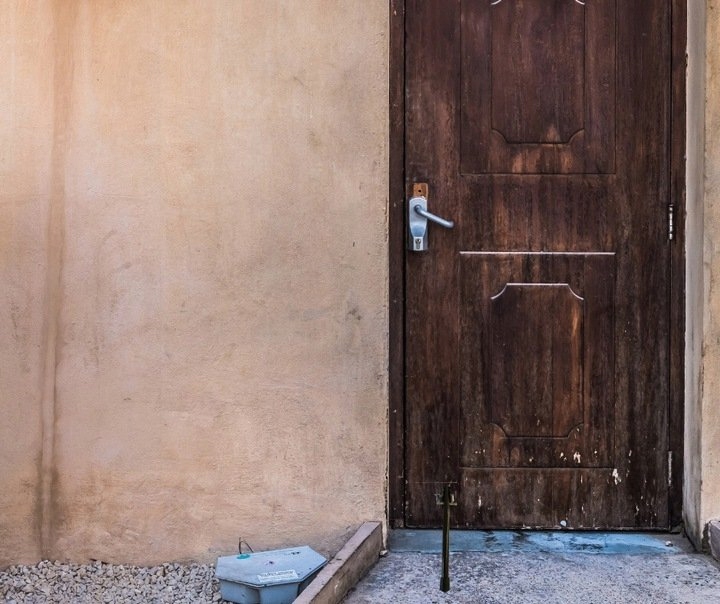 NÓŻKA PODPÓRKA STOPKA BLOKUJĄCA DO DRZWI GARAŻOWYCH SKLEPOWYCH BRAMY STOPER Średnica/szerokość 2 cm