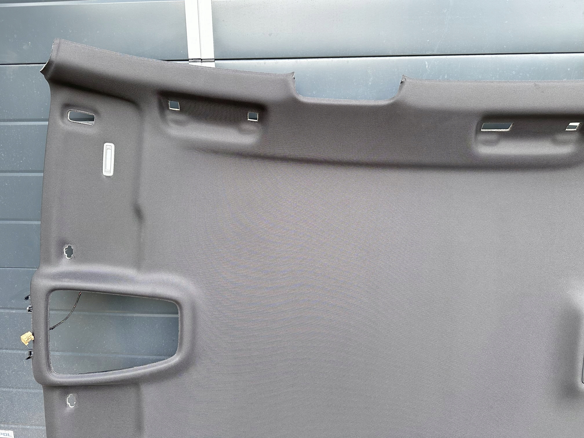 AUDI A4 B9 SEDAN S-LINE PODSUFITKA CZARNA + SŁUPKI KOMPLET Numer katalogowy części 8W5867506B