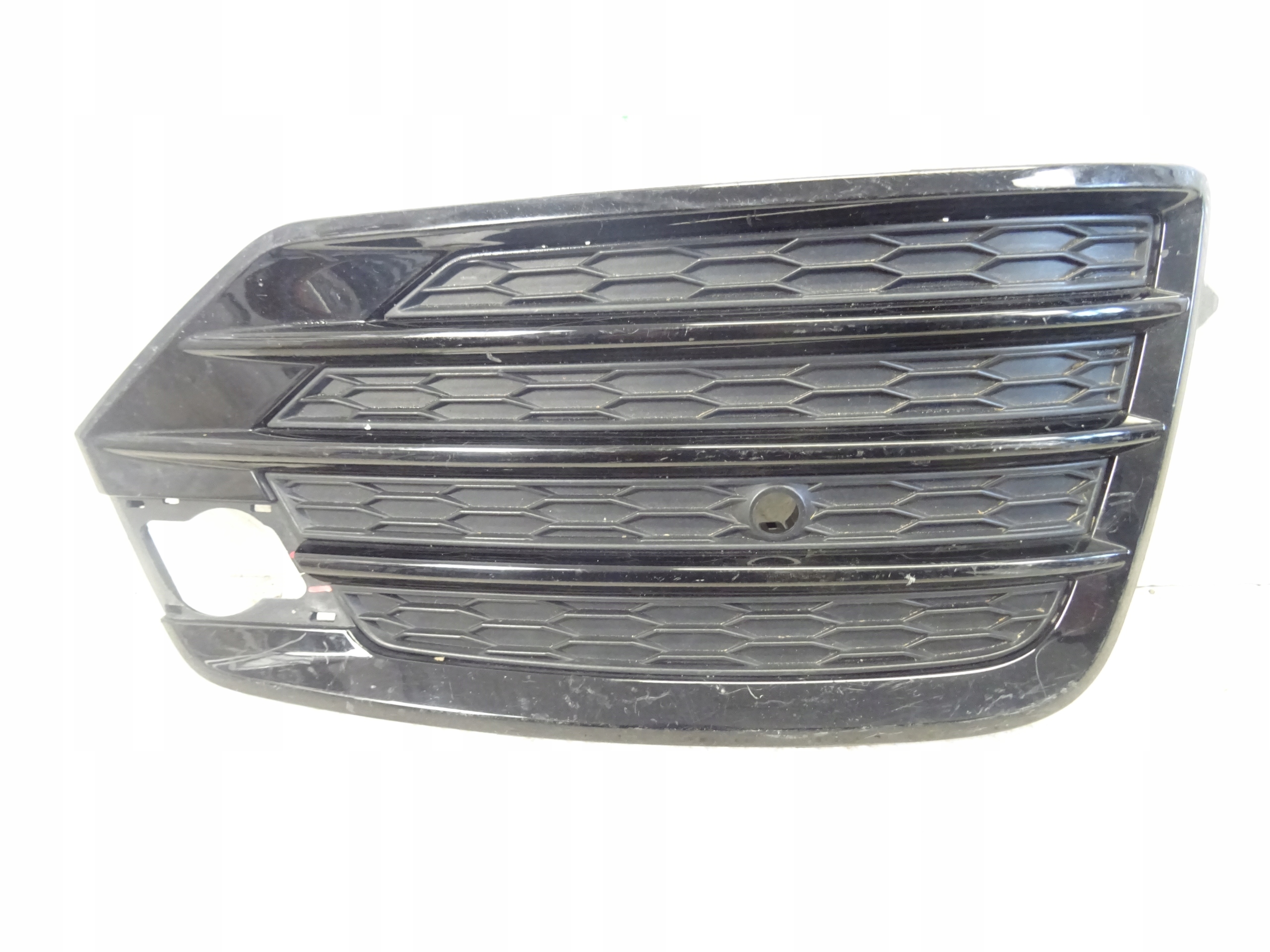 grid of a bumper front front right AUDI Q3 8U S-LINE LIFT 8U0807152C