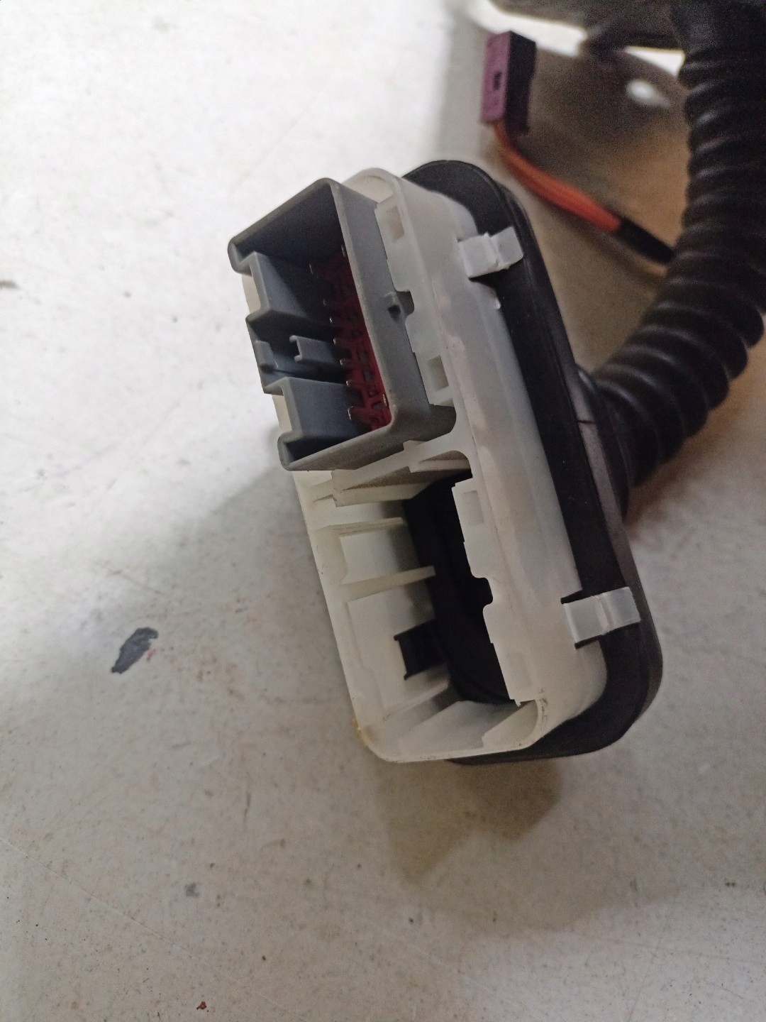 bundle wiring door front right side Chrysler Town and Country