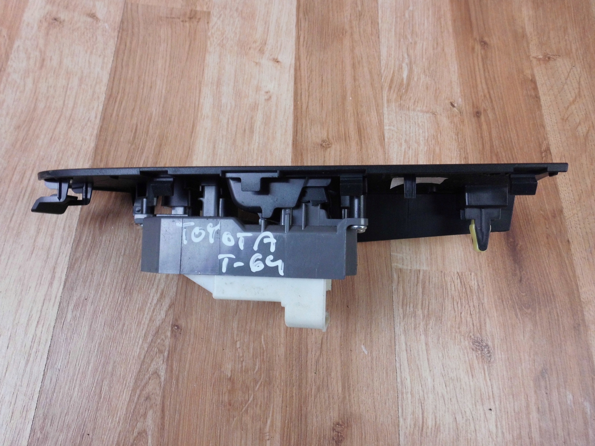 Toyota Auris II panel of the window switch left front 7423202E10
