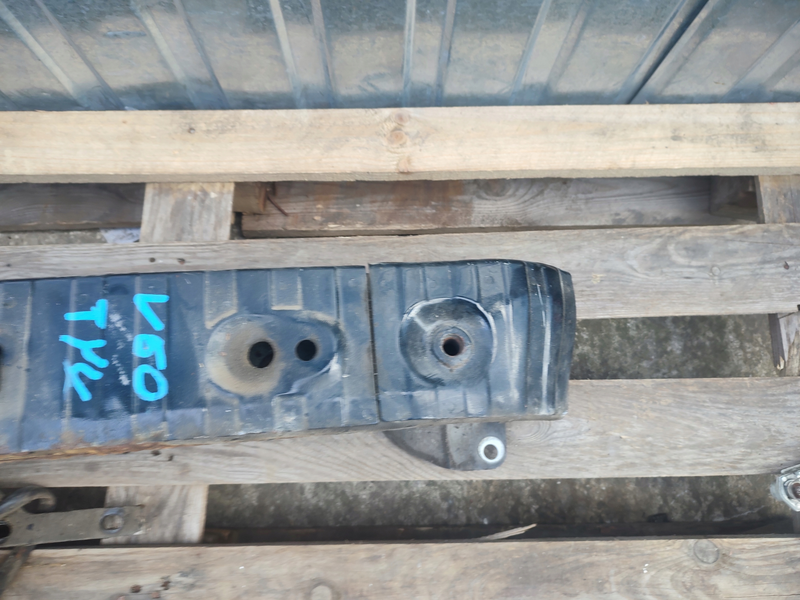 bumper support rear part z hakiem volvo v50