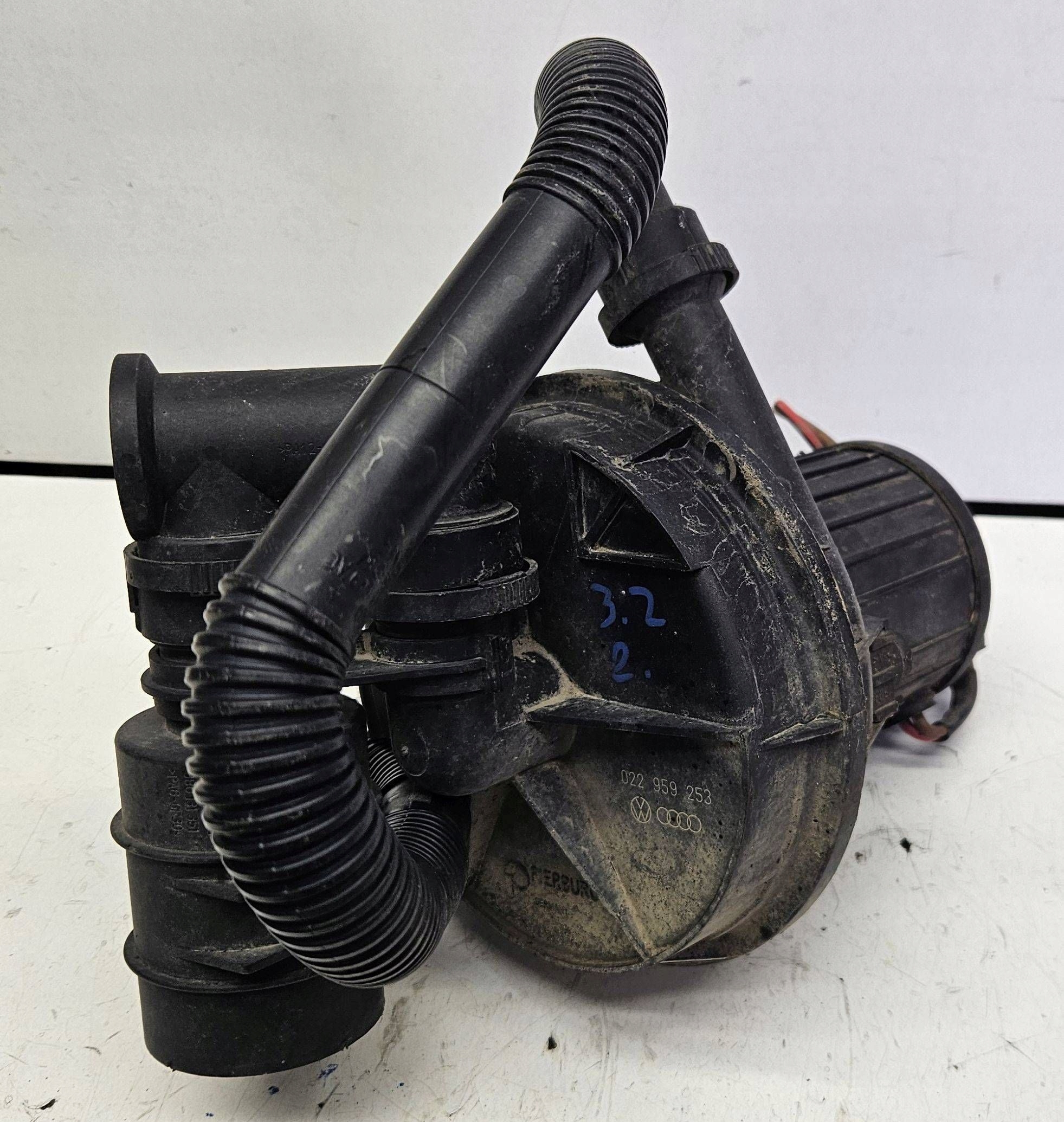 Audi A3 8P TT Golf 5 GTI 3.2B BUB Pumpe luft wtornego 022959253
