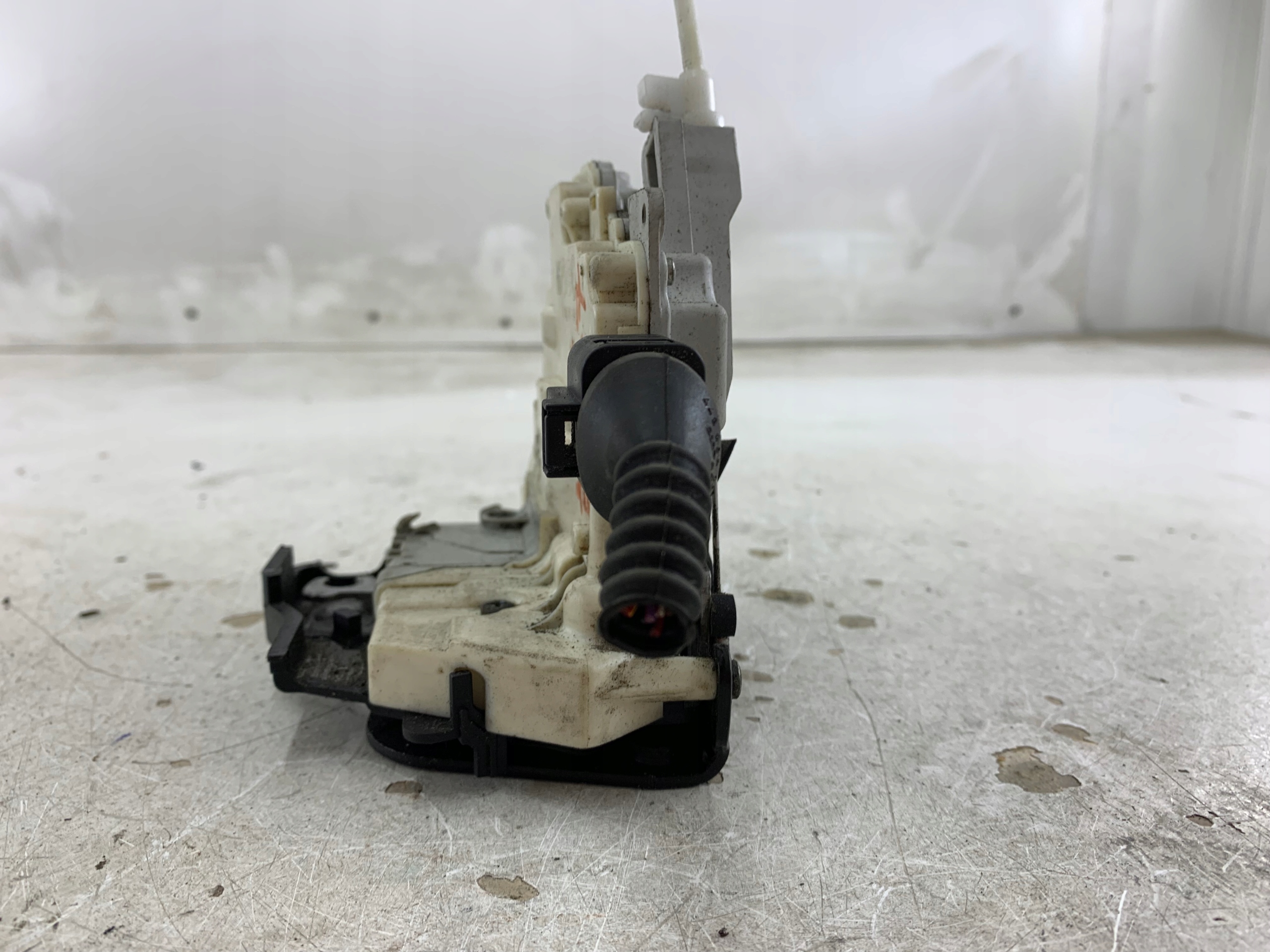 AUDI A4 B7 lock door right rear part 8E0839016AA