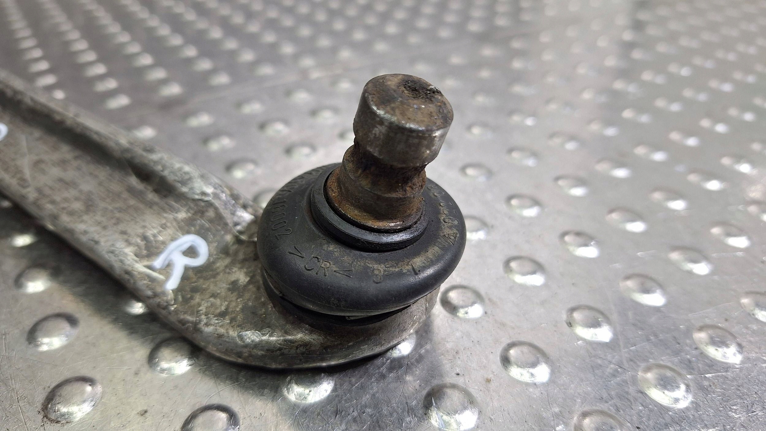 arm right front upper OE 8D0407508E AUDI A4 B6 A6 C5 PASSAT B5 SUPERB and