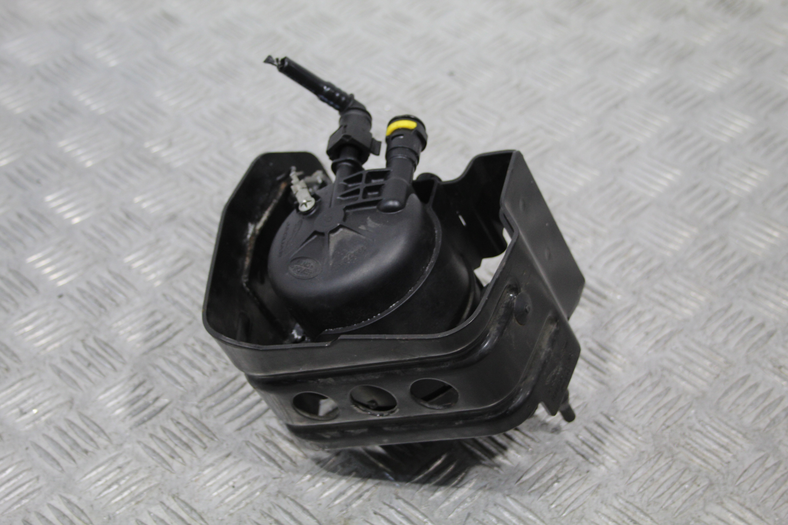 HJ32-9B072-AA - Топливный фильтр крепление DISCOVERY SPORT L550