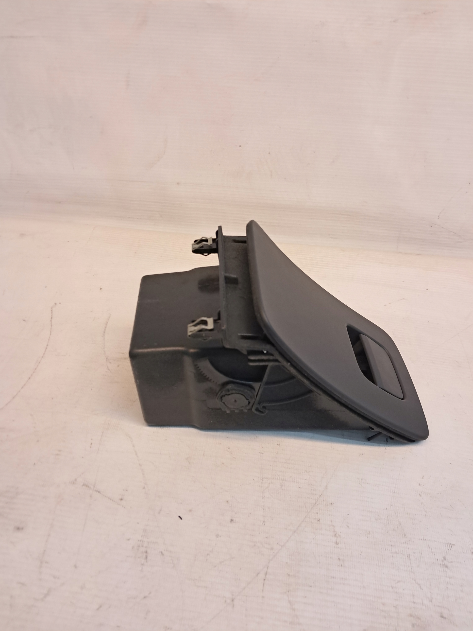 бардачок консоли volvo S90 II 31366376