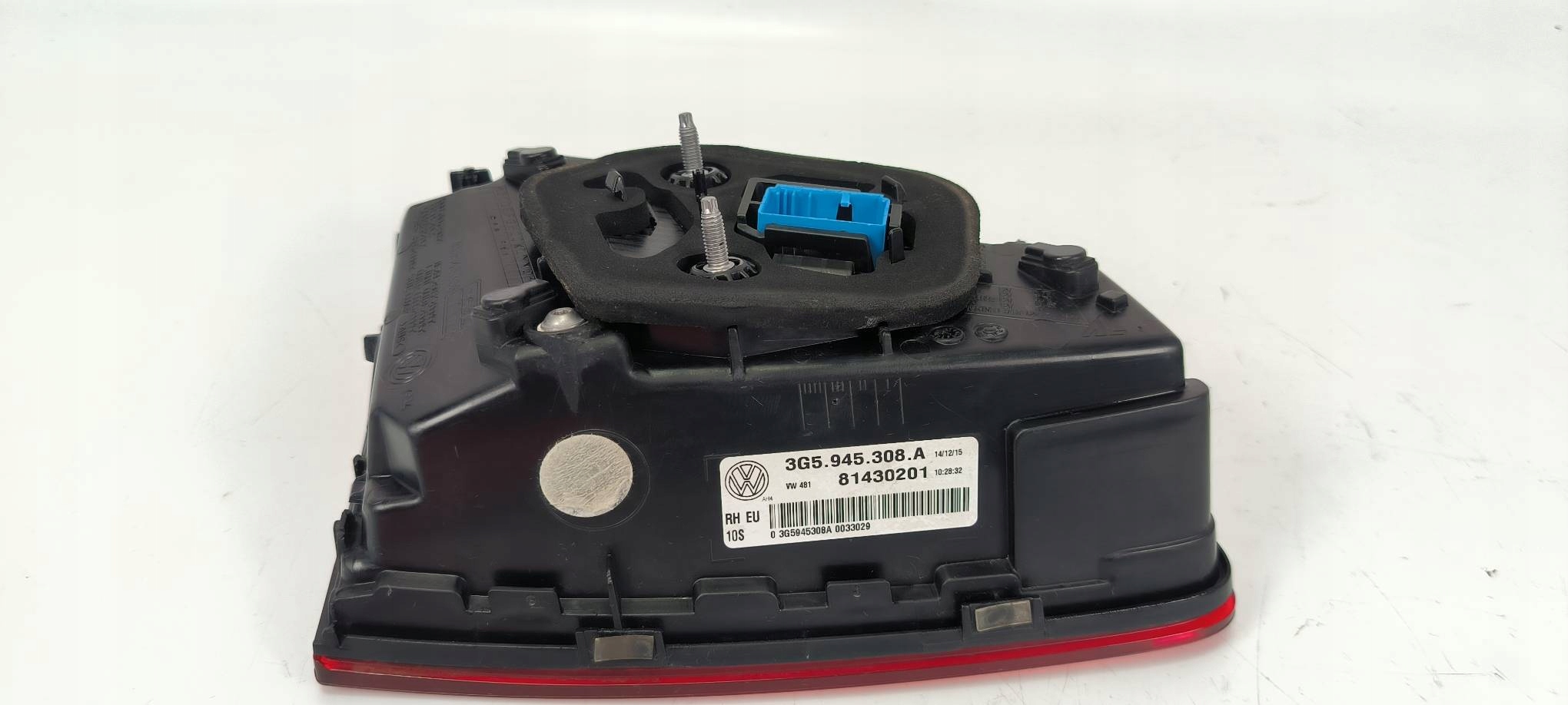 light to the bonnet right VOLKSWAGEN PASSAT B8 R-LINE
