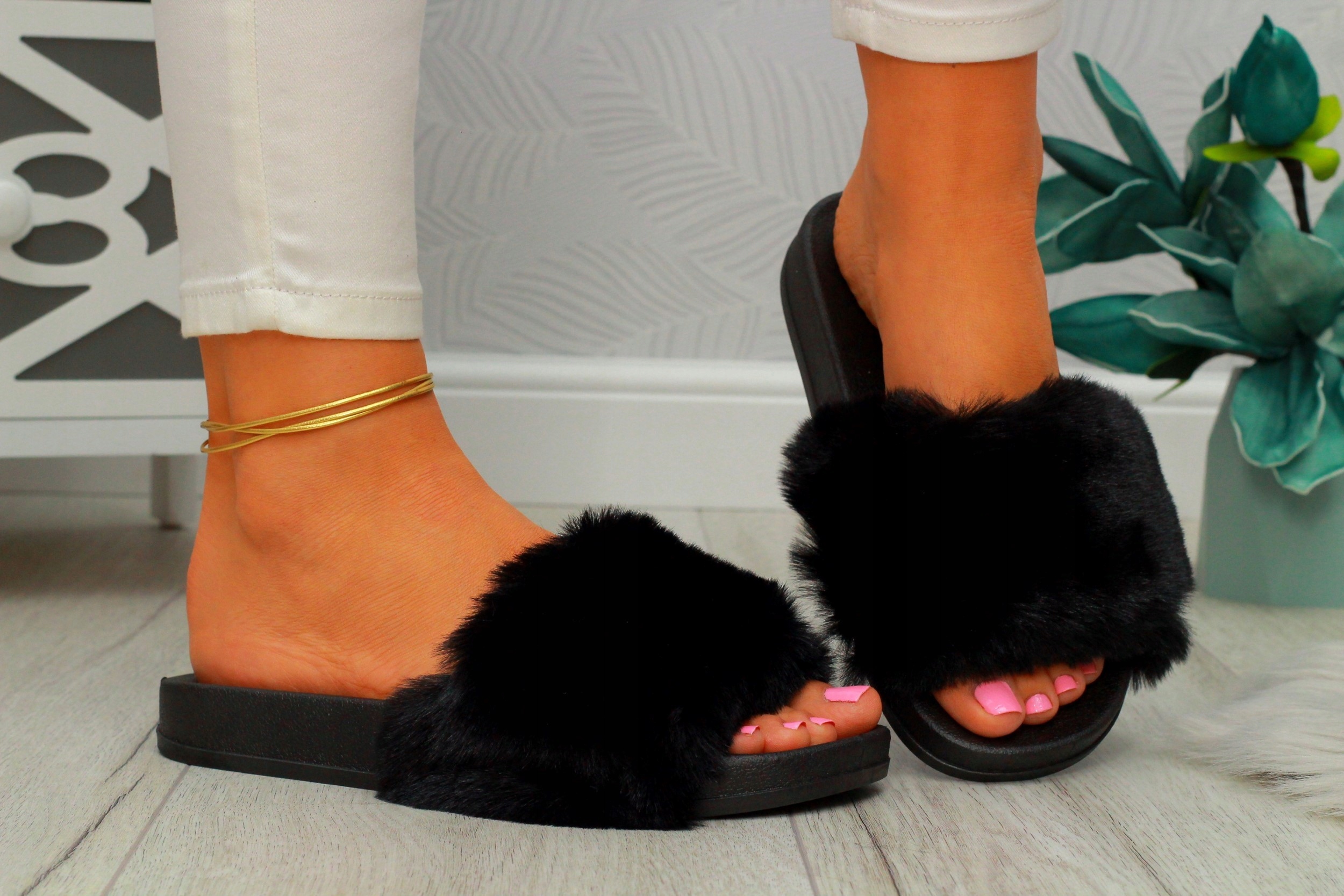 KLAPKI Z FUTERKIEM KAPCIE MIĘKKIE FUTERKO Model KLAPKI Z FUTERKIEM KAPCIE