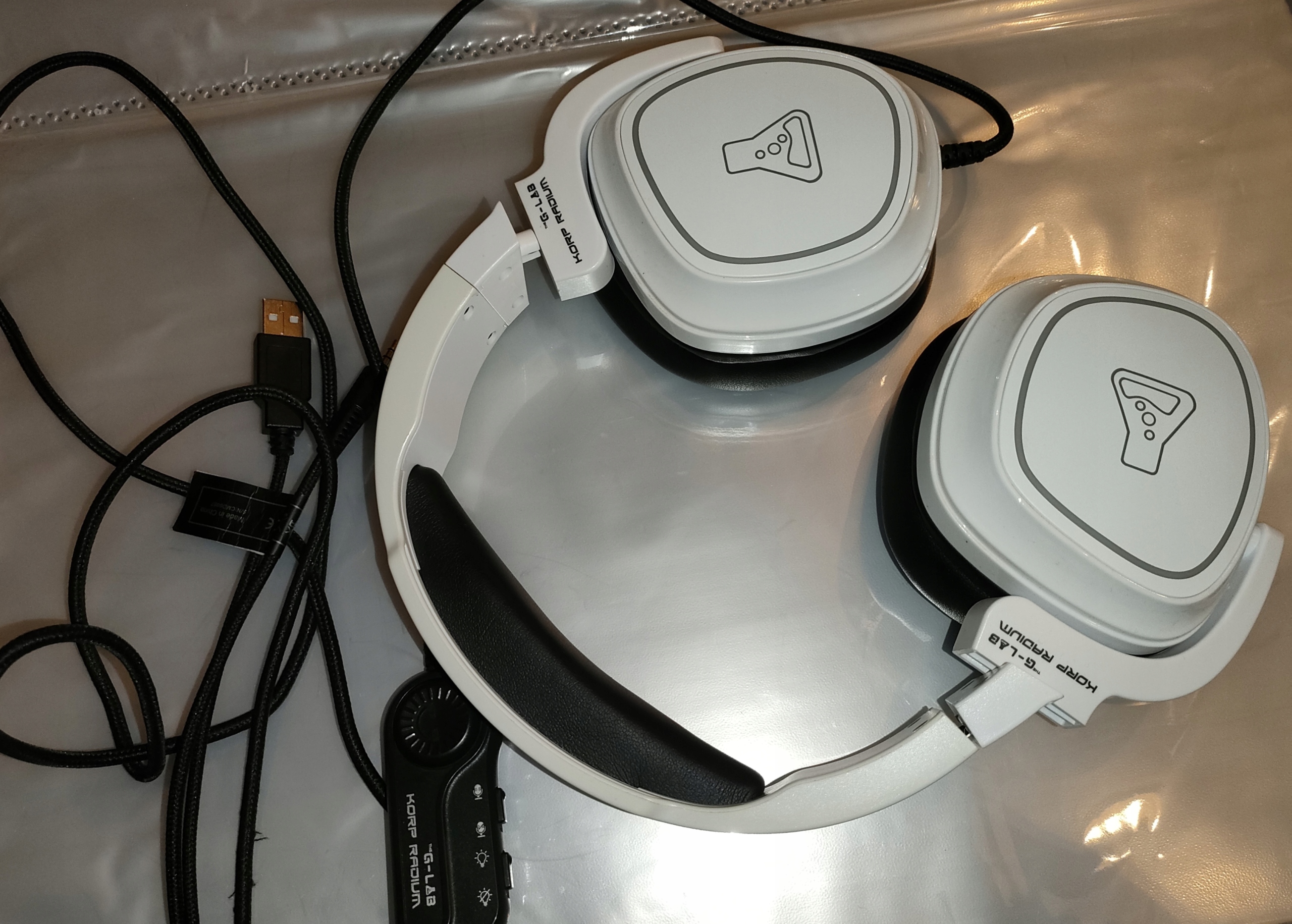 Słuchawki nauszne The G-Lab Korp RGB gamingowe białe uszkodzone Mikrofon tak